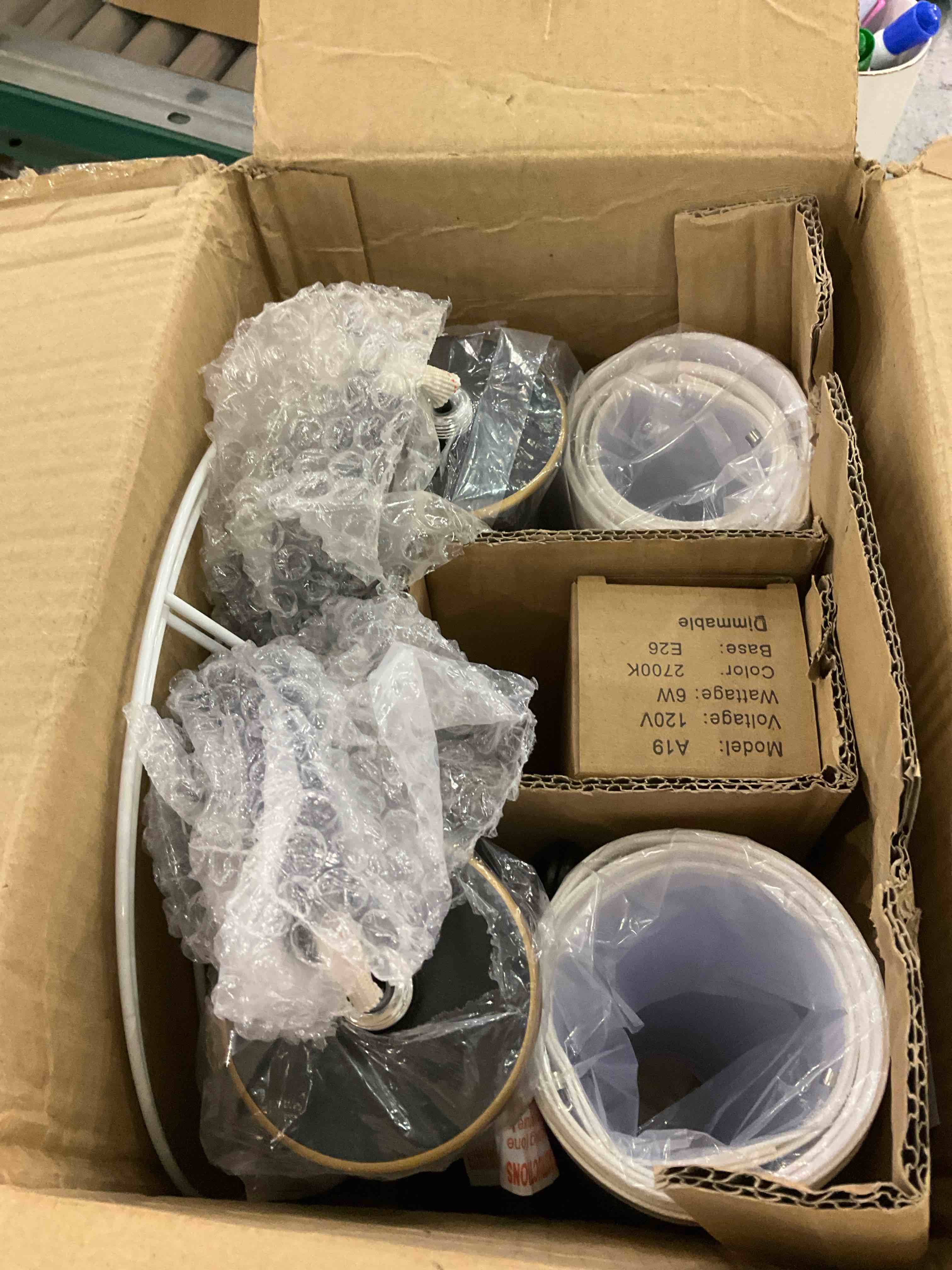 https://s3.amazonaws.com/lotting-images-prod/BargainHunt/EXS01182736_1709653327561.jpeg