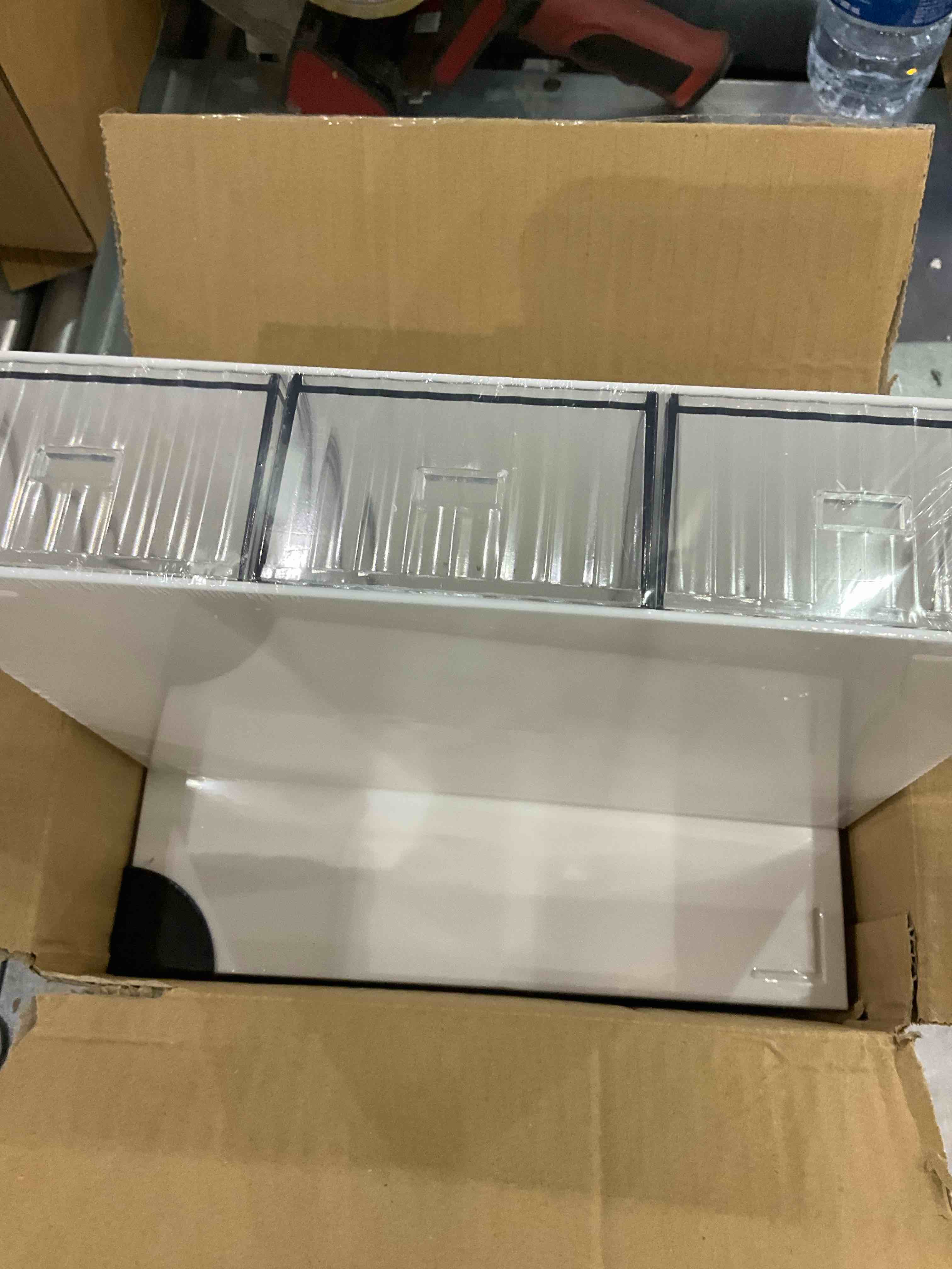 https://s3.amazonaws.com/lotting-images-prod/BargainHunt/EXS01182844_1709731340359.jpeg