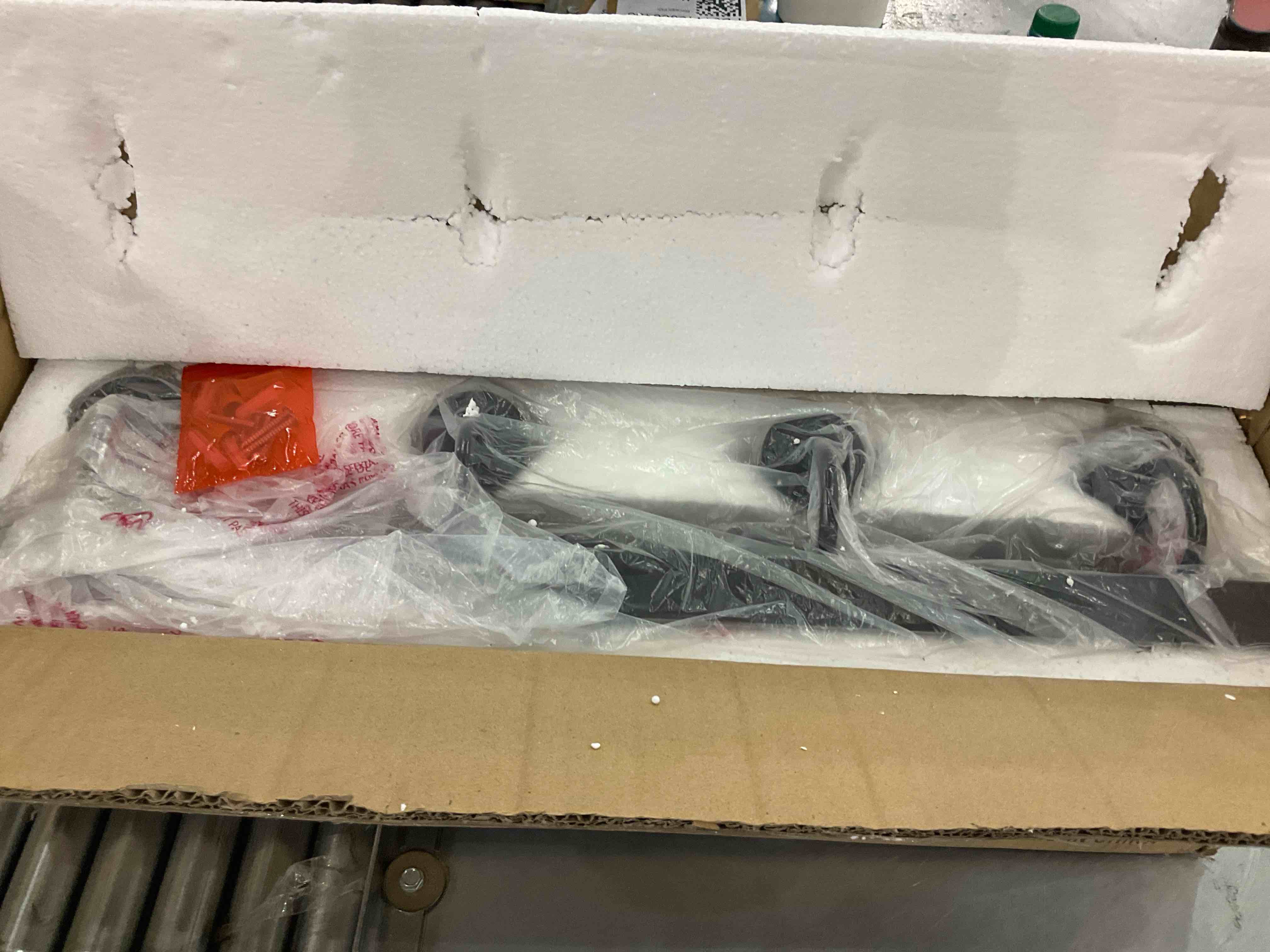 https://s3.amazonaws.com/lotting-images-prod/BargainHunt/EXS01182863_1709735818222.jpeg