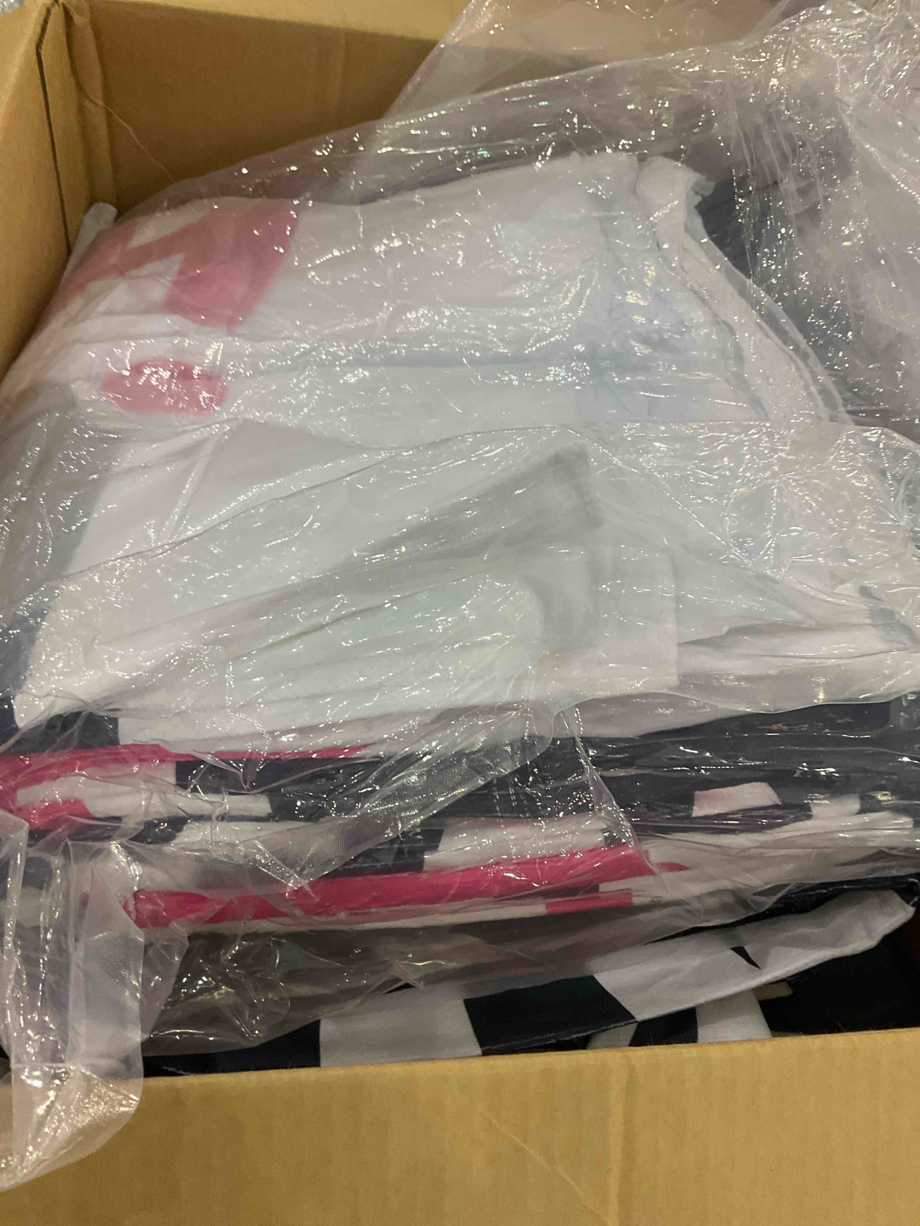 https://s3.amazonaws.com/lotting-images-prod/BargainHunt/EXS01182904_1709743765403.jpeg