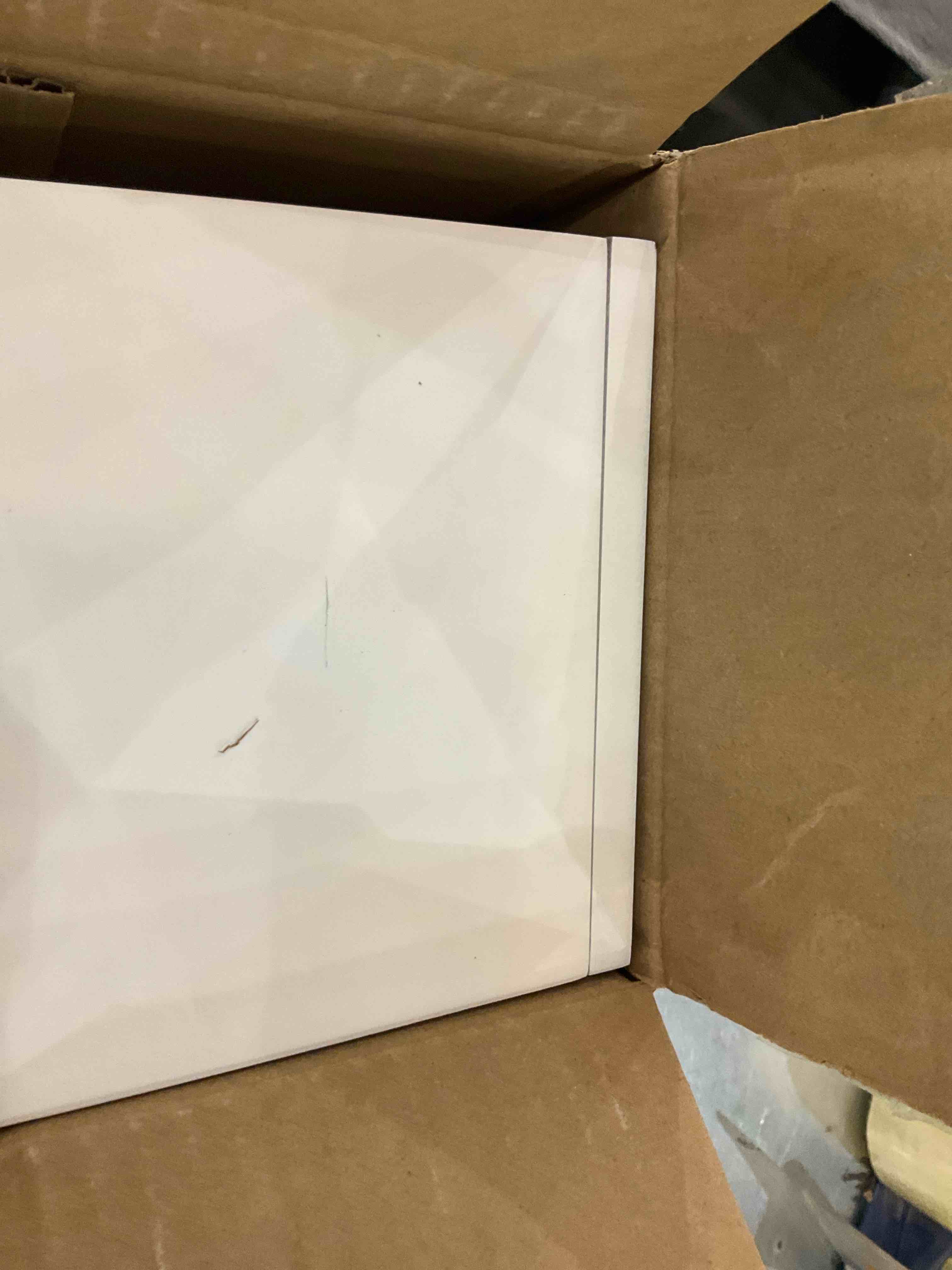 https://s3.amazonaws.com/lotting-images-prod/BargainHunt/EXS01183214_1711565157709.jpeg
