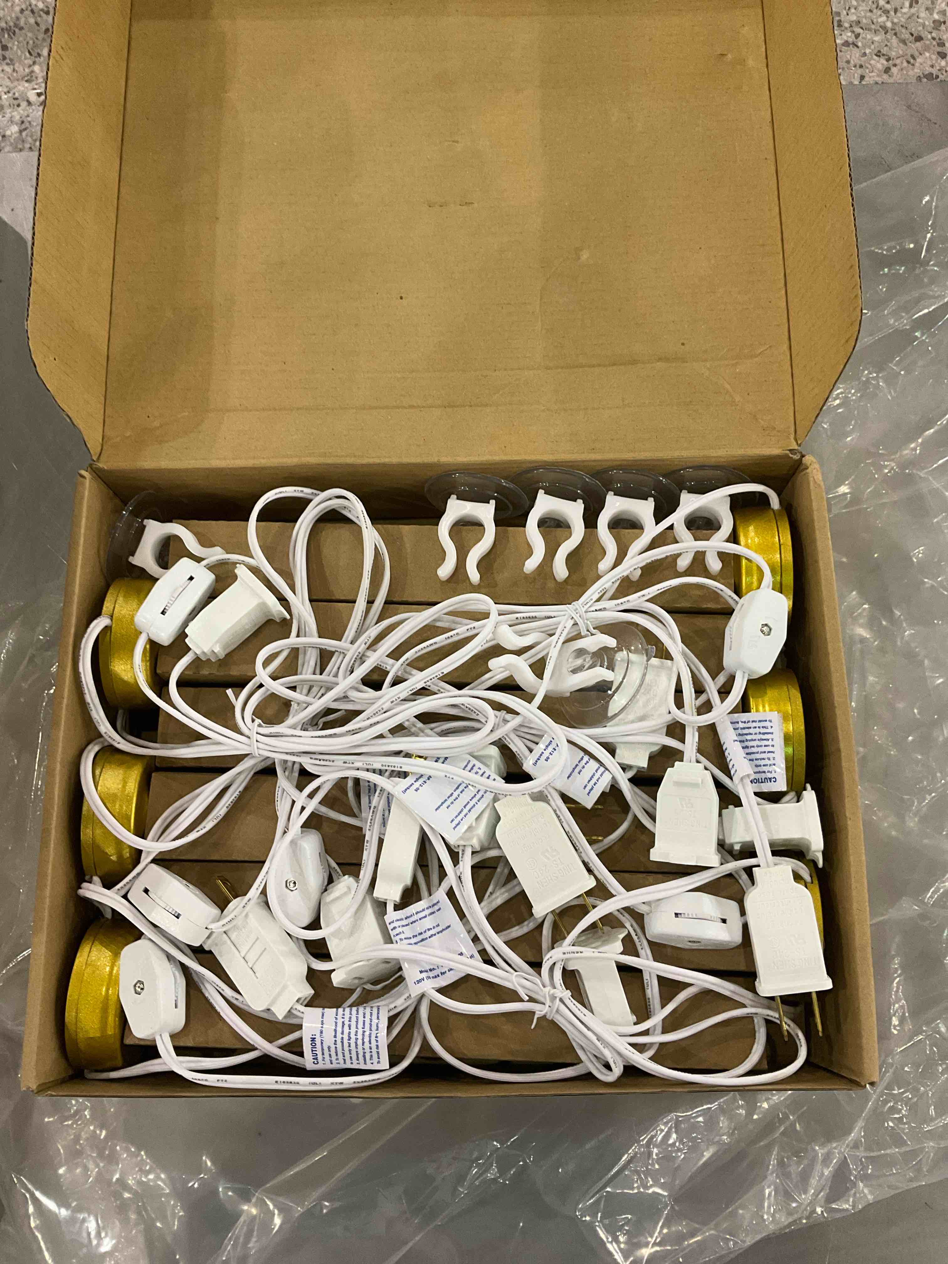 https://s3.amazonaws.com/lotting-images-prod/BargainHunt/EXS01183836_1709296513482.jpeg