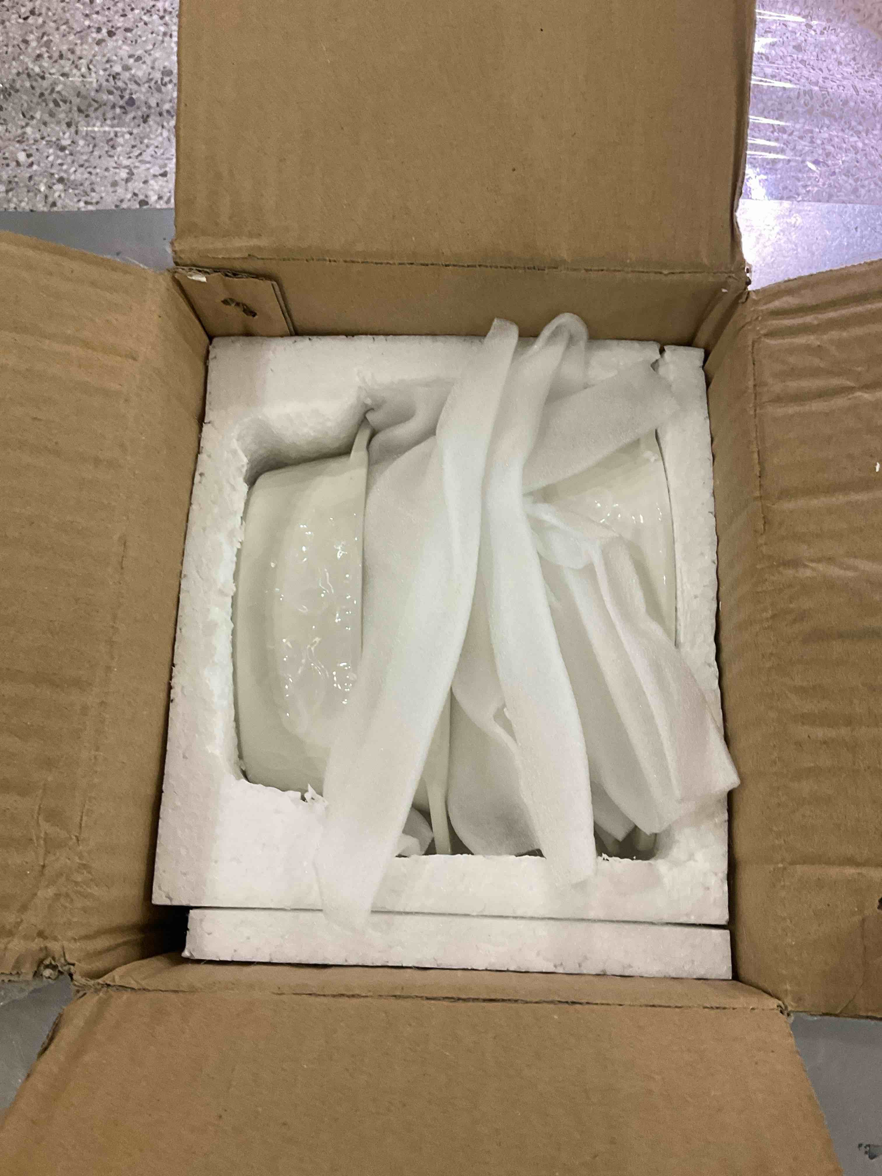 https://s3.amazonaws.com/lotting-images-prod/BargainHunt/EXS01183924_1709318445833.jpeg