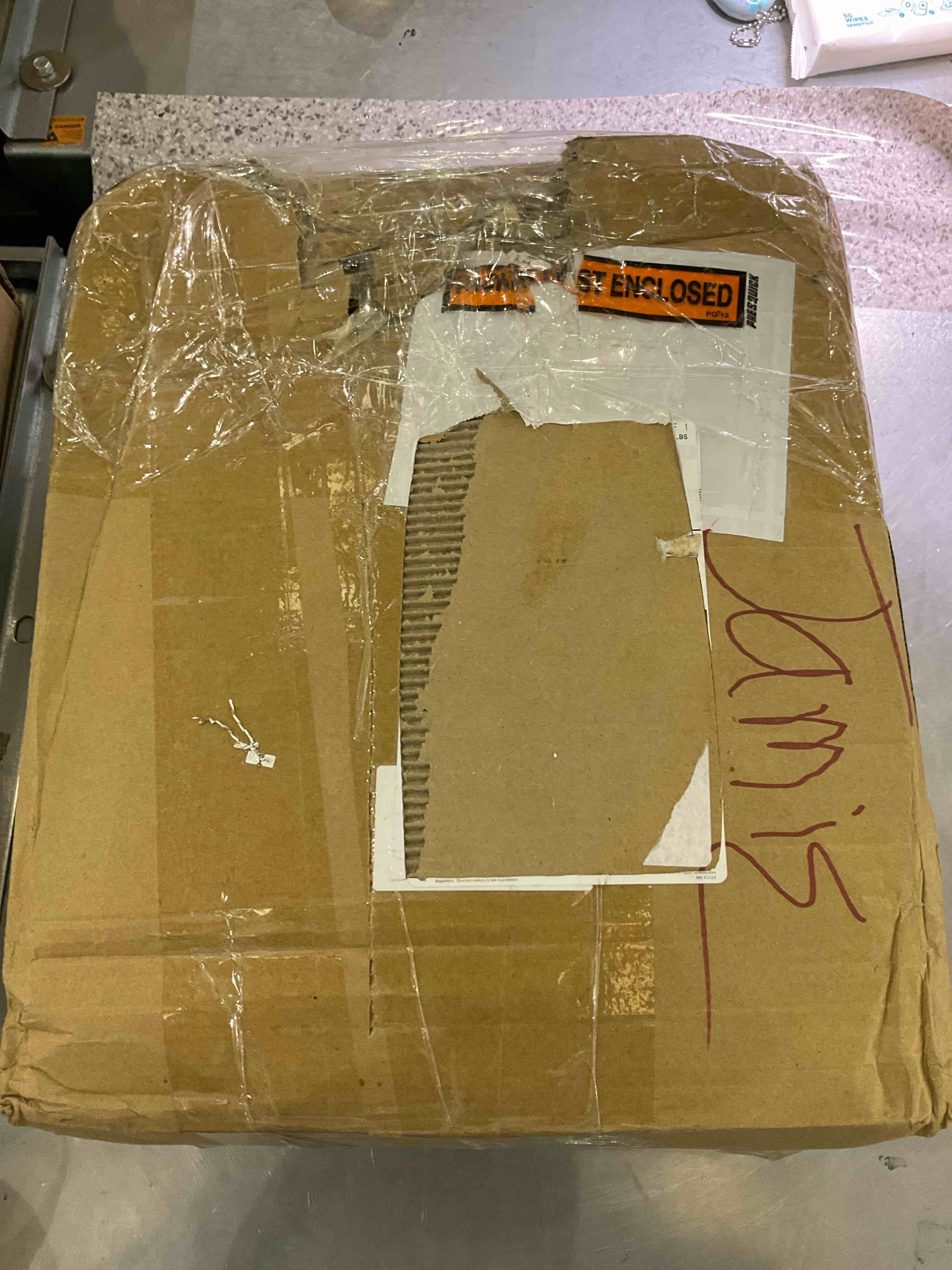 https://s3.amazonaws.com/lotting-images-prod/BargainHunt/EXS01183925_1709318499371.jpeg