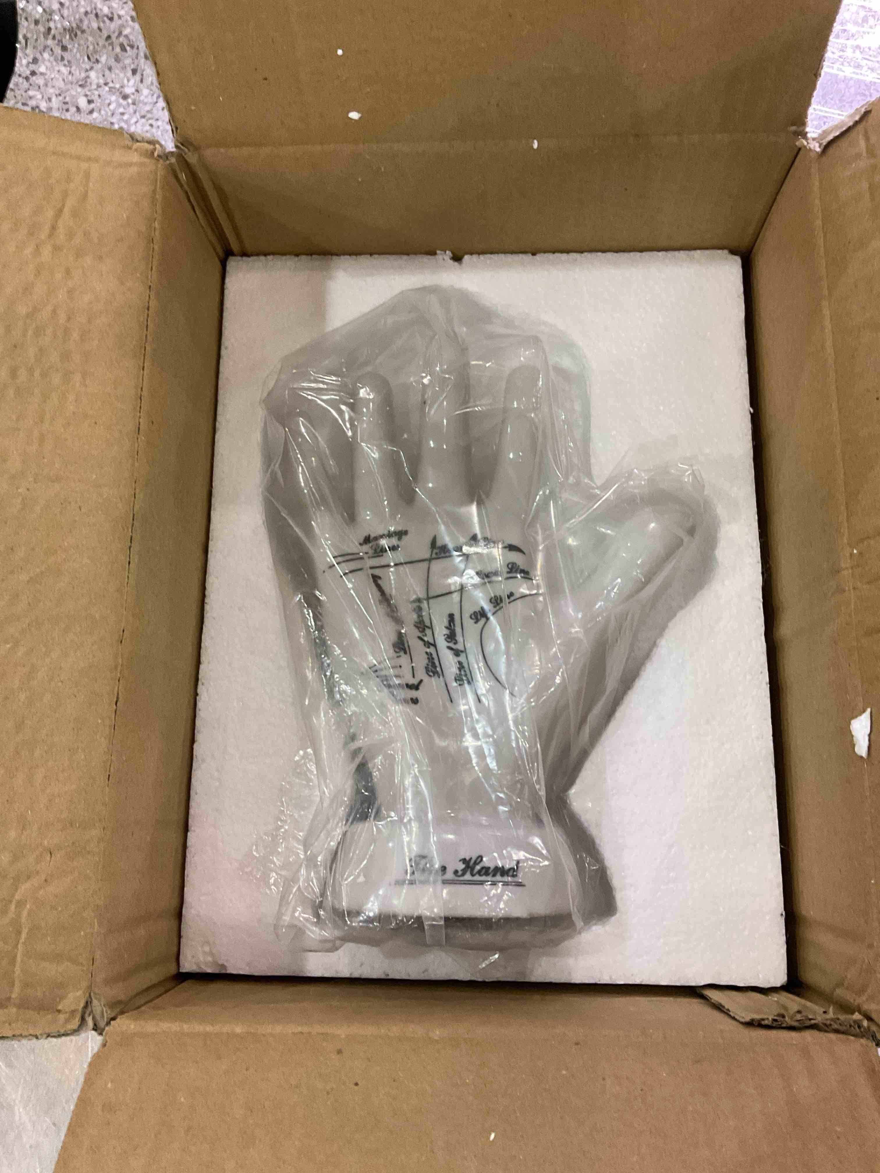 https://s3.amazonaws.com/lotting-images-prod/BargainHunt/EXS01183928_1709318705103.jpeg