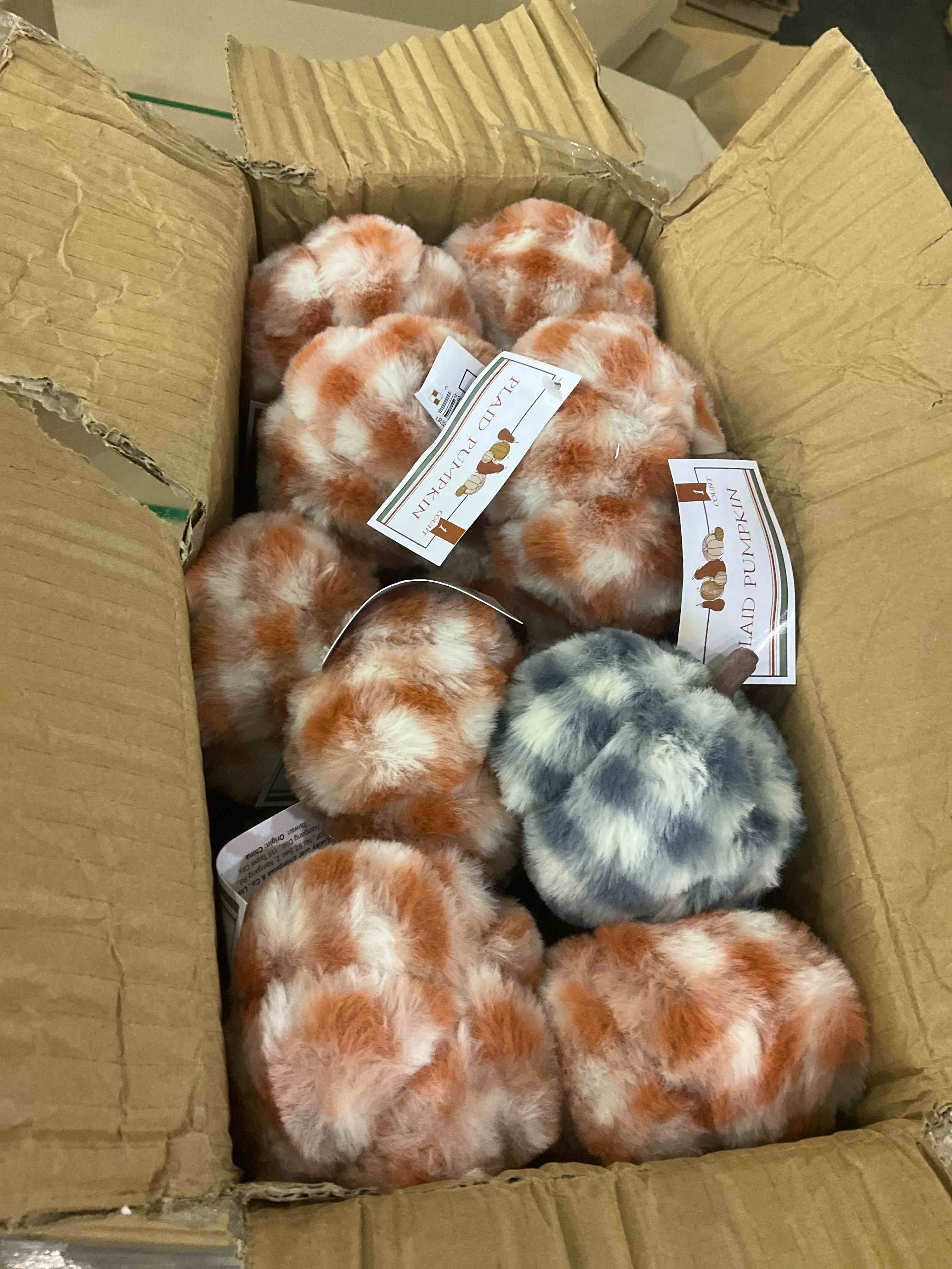https://s3.amazonaws.com/lotting-images-prod/BargainHunt/EXS01184073_1710936630373.jpeg