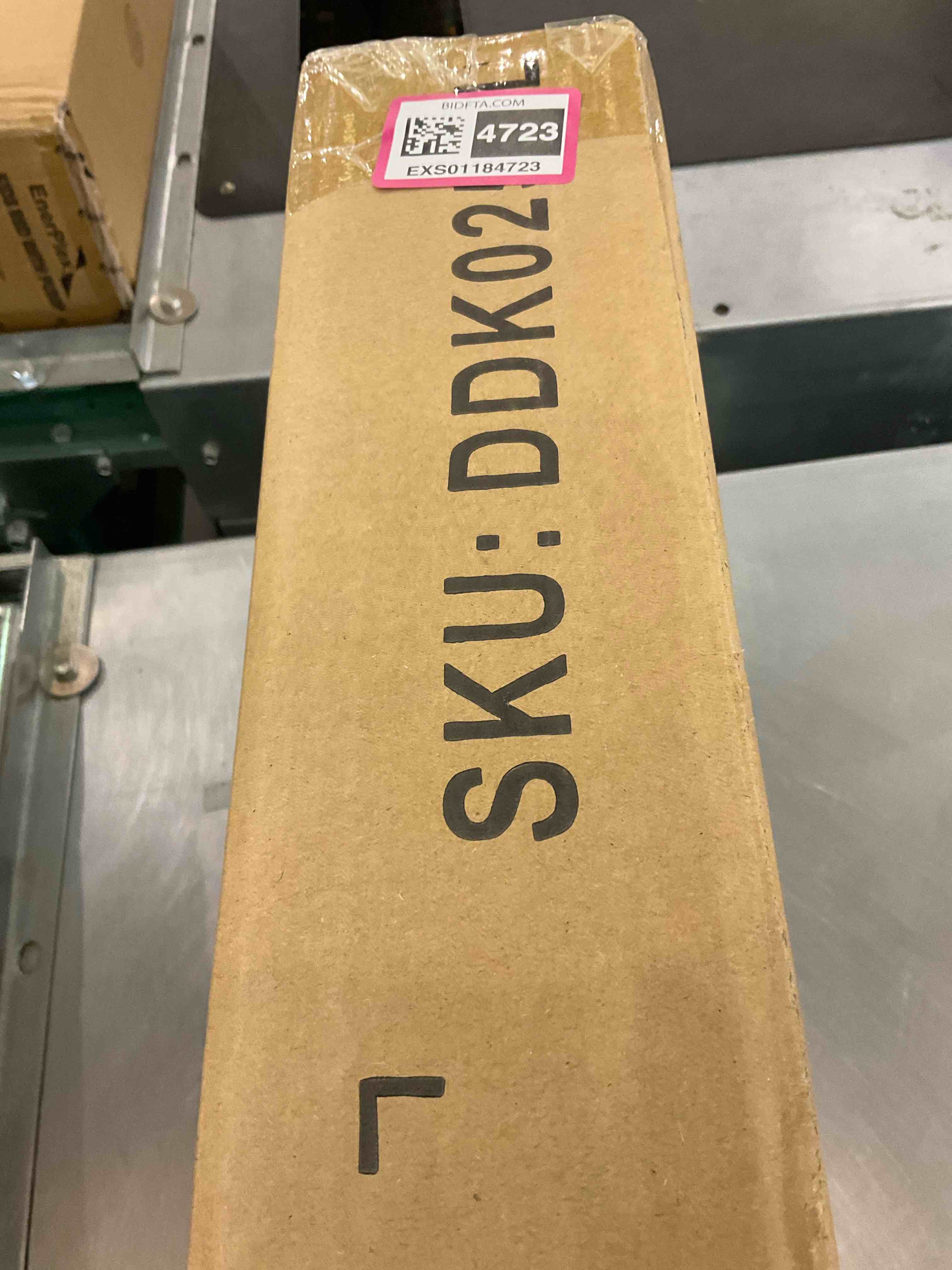 https://s3.amazonaws.com/lotting-images-prod/BargainHunt/EXS01184723_1709317725084.jpeg