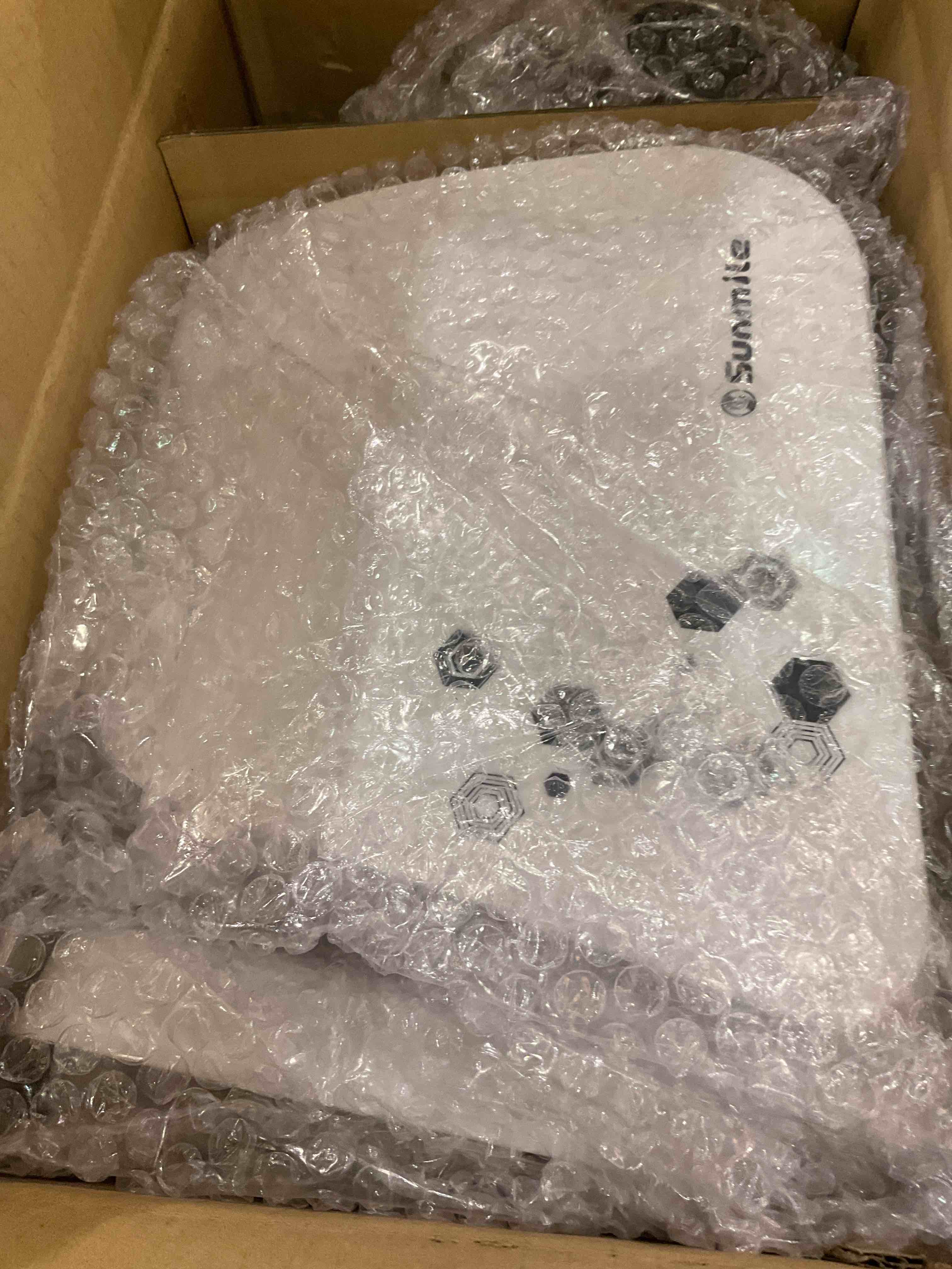 https://s3.amazonaws.com/lotting-images-prod/BargainHunt/EXS01184800_1709562533976.jpeg