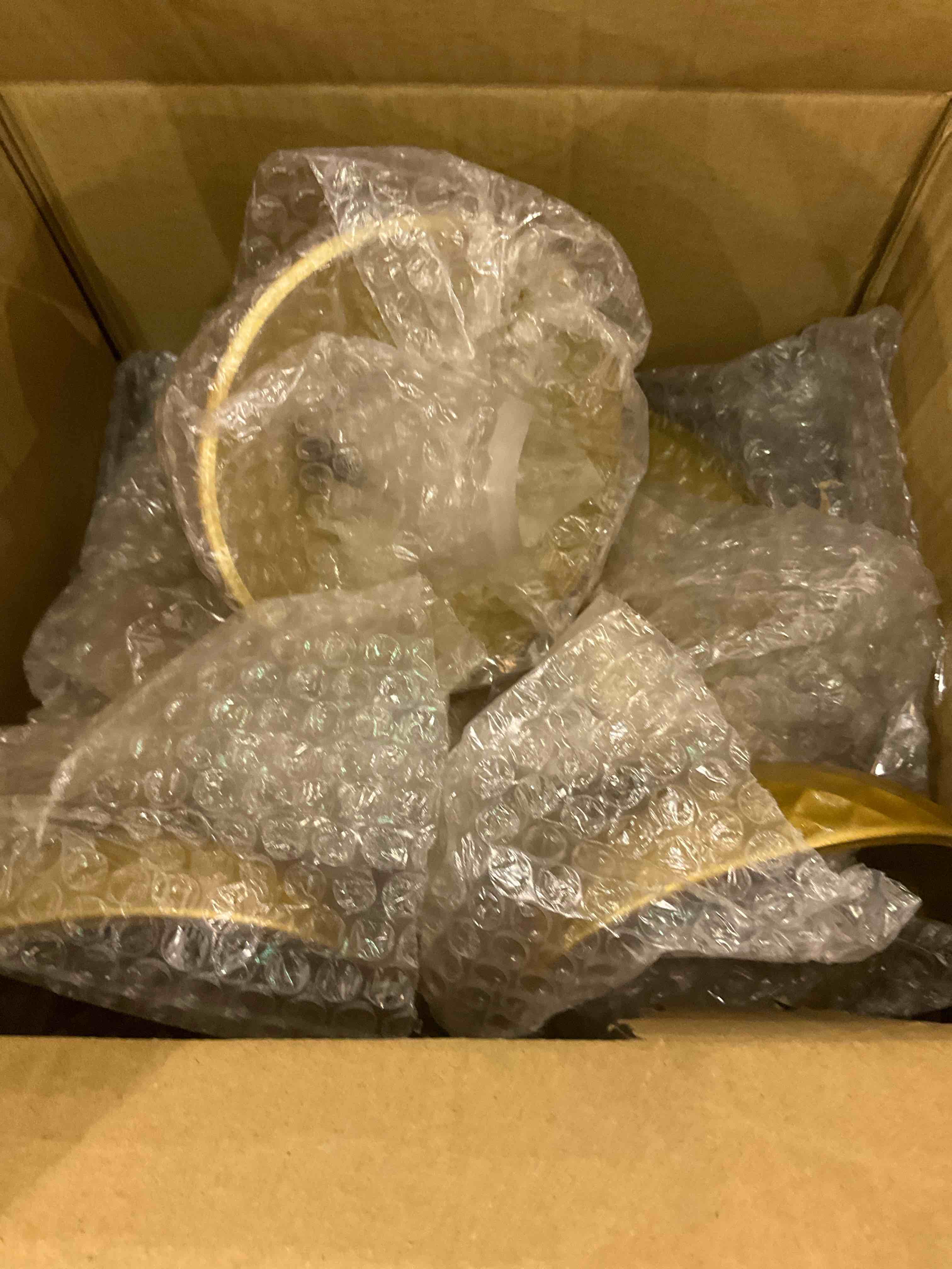 https://s3.amazonaws.com/lotting-images-prod/BargainHunt/EXS01184804_1709560288658.jpeg