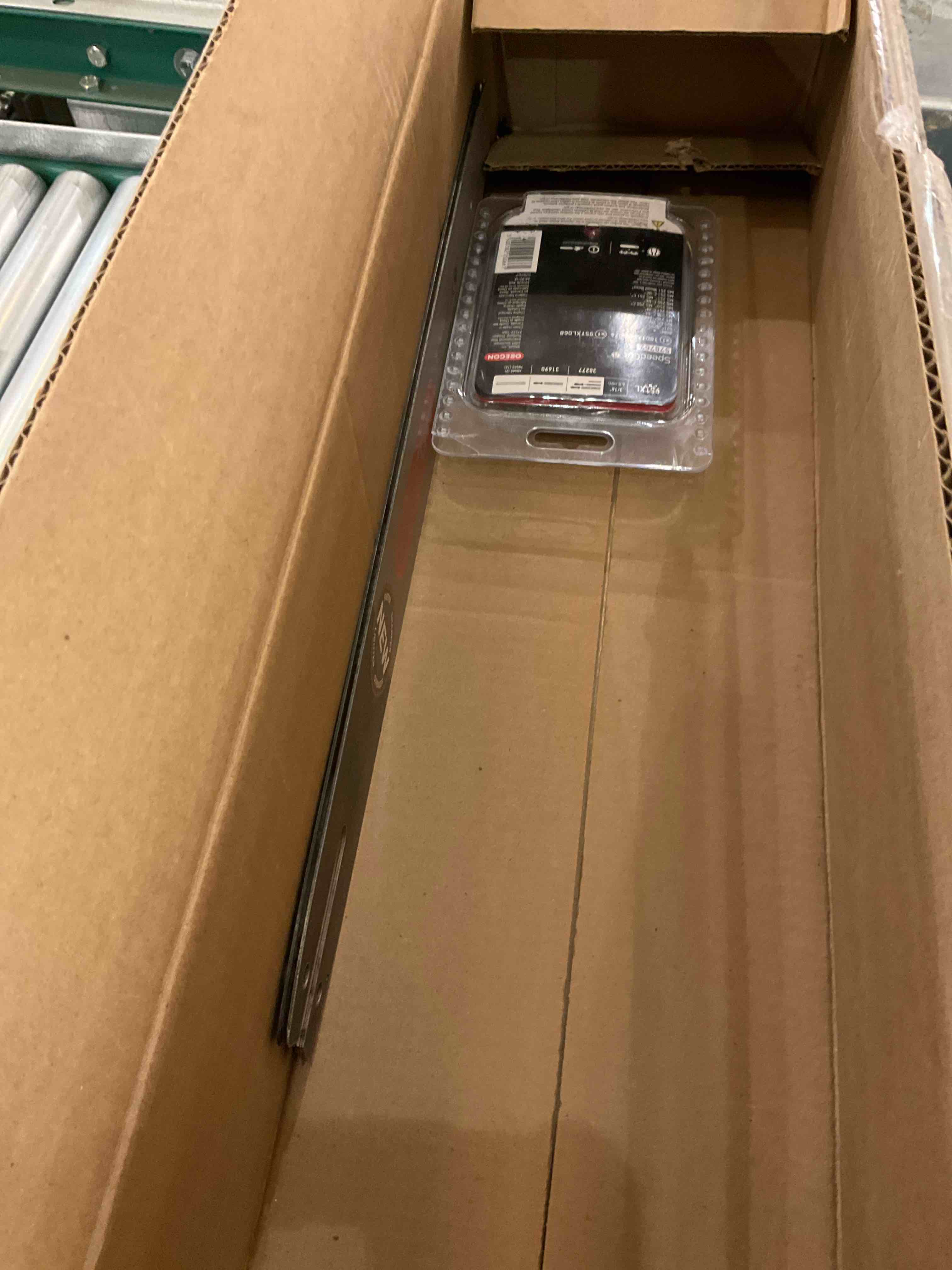 https://s3.amazonaws.com/lotting-images-prod/BargainHunt/EXS01184827_1709574248439.jpeg