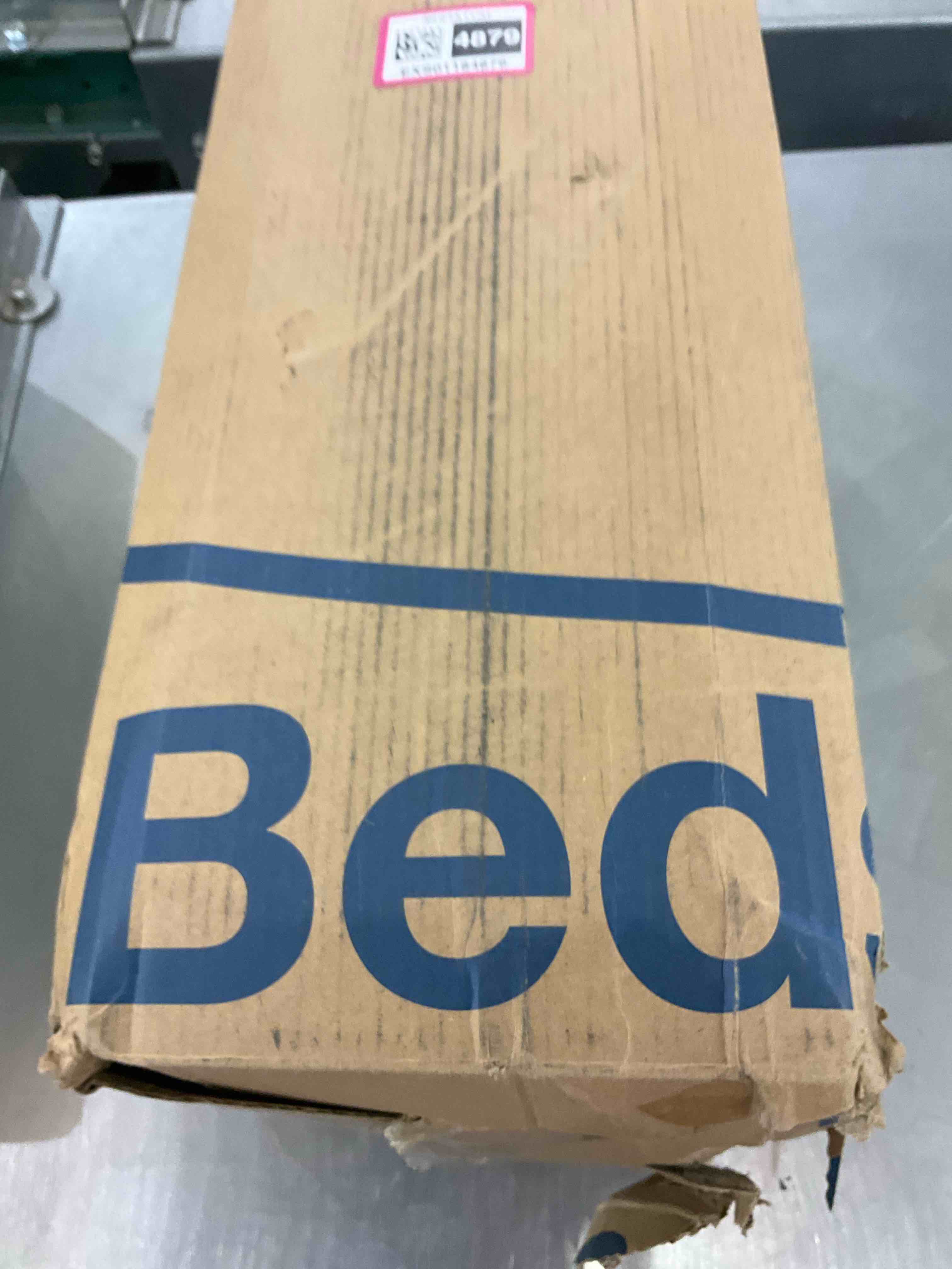 https://s3.amazonaws.com/lotting-images-prod/BargainHunt/EXS01184879_1709582381521.jpeg
