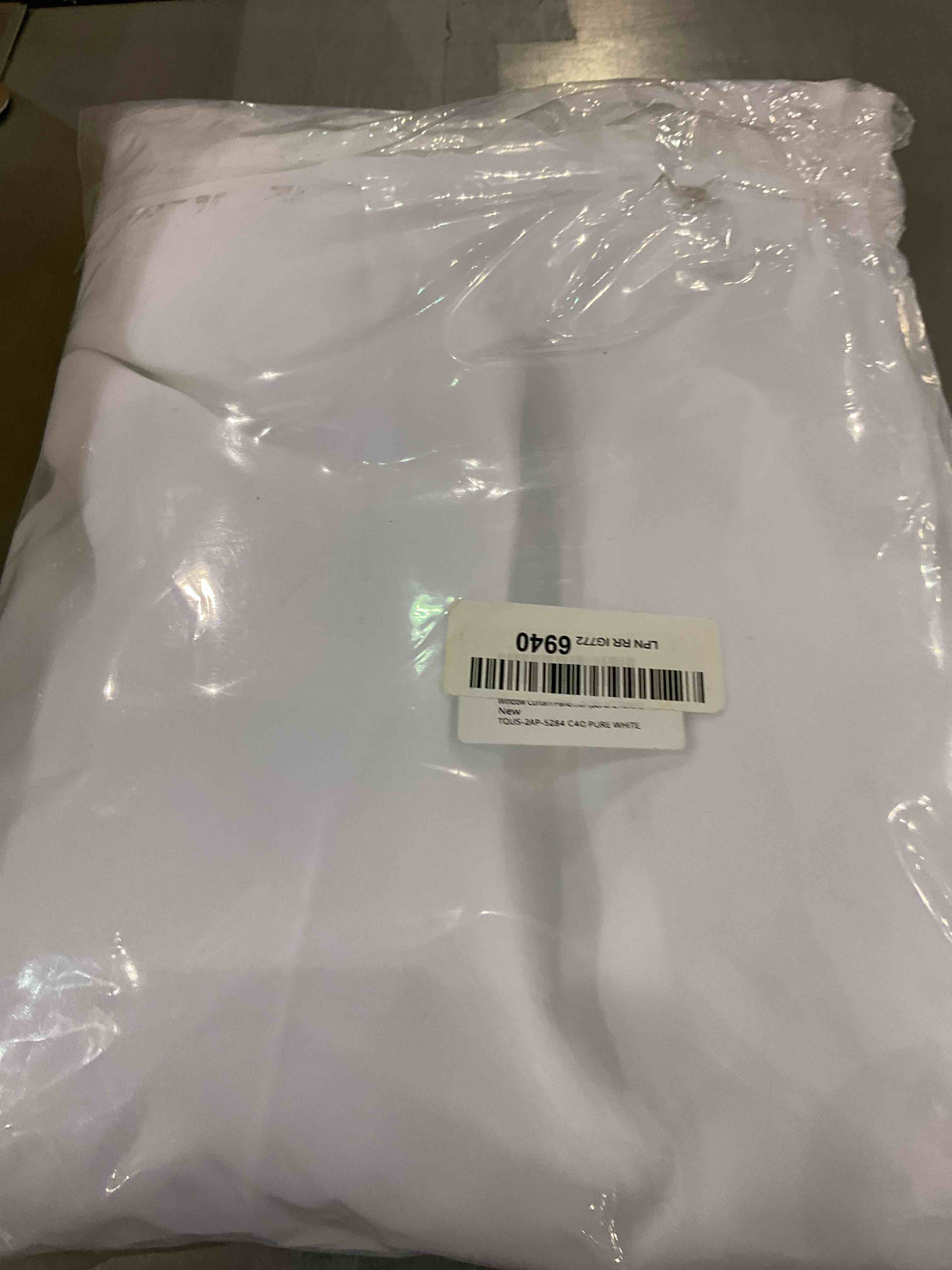 https://s3.amazonaws.com/lotting-images-prod/BargainHunt/EXS01184899_1709649468340.jpeg