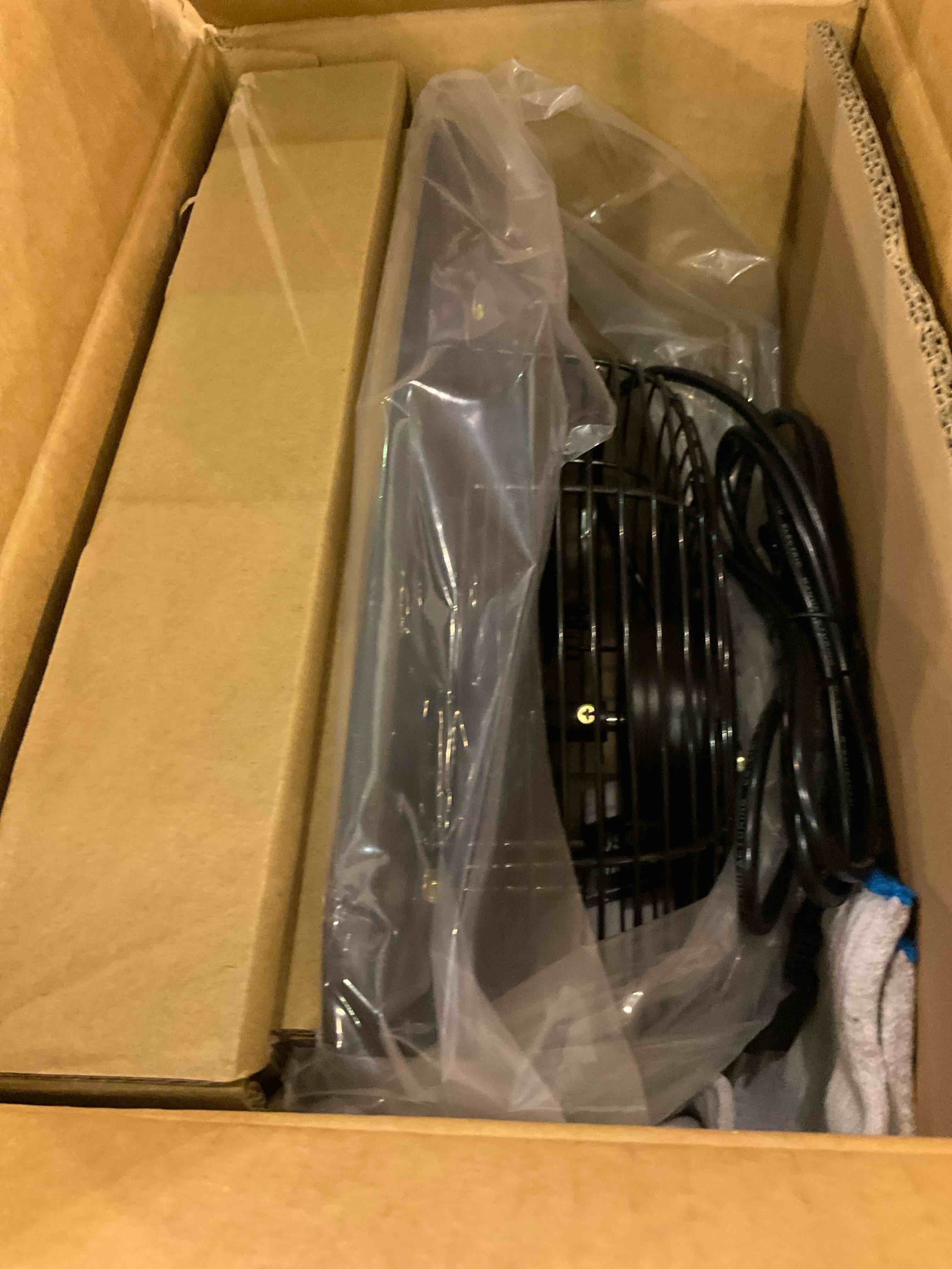 https://s3.amazonaws.com/lotting-images-prod/BargainHunt/EXS01184920_1709731321809.jpeg