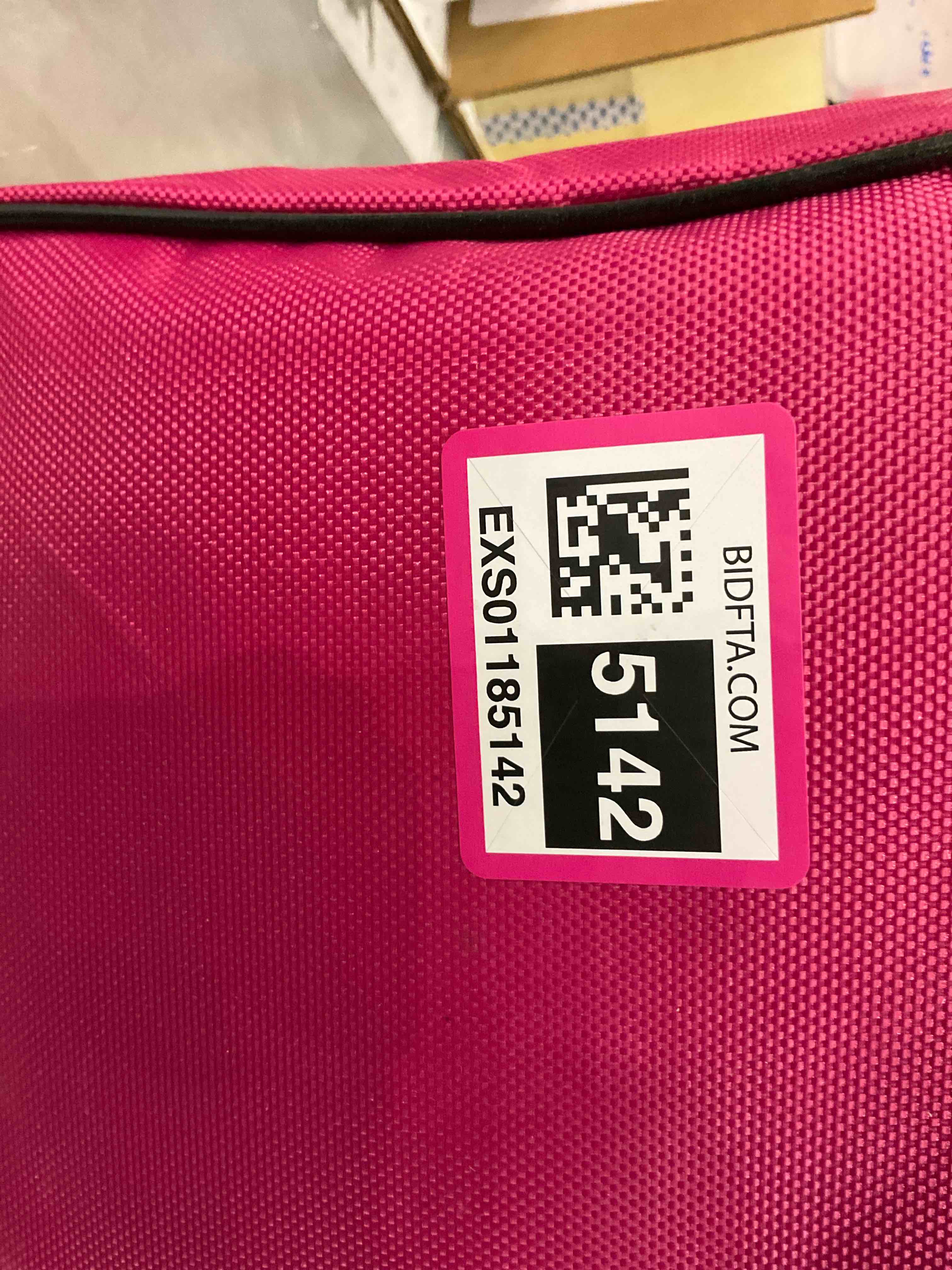 https://s3.amazonaws.com/lotting-images-prod/BargainHunt/EXS01185142_1710351401065.jpeg