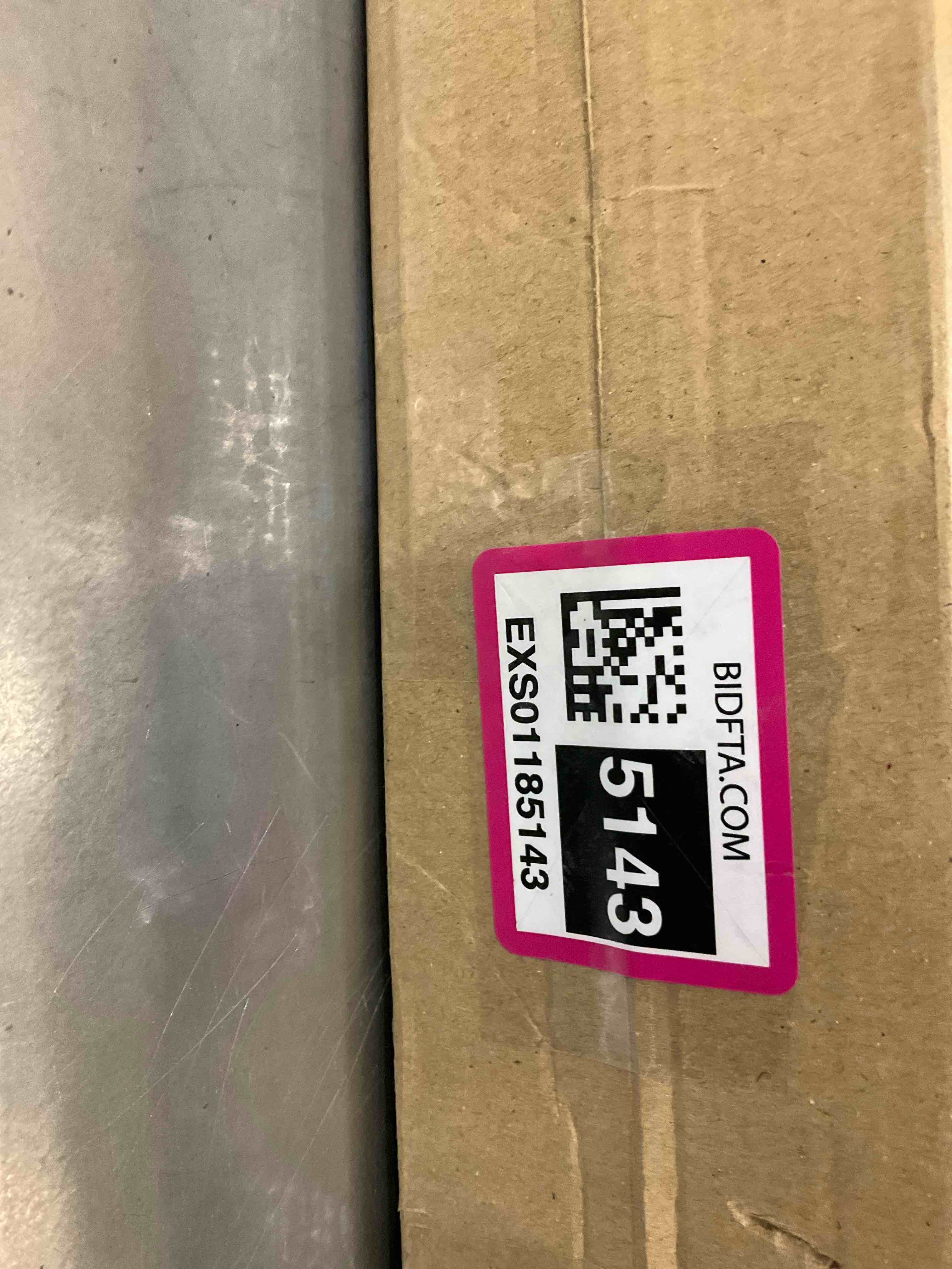 https://s3.amazonaws.com/lotting-images-prod/BargainHunt/EXS01185143_1710351610601.jpeg