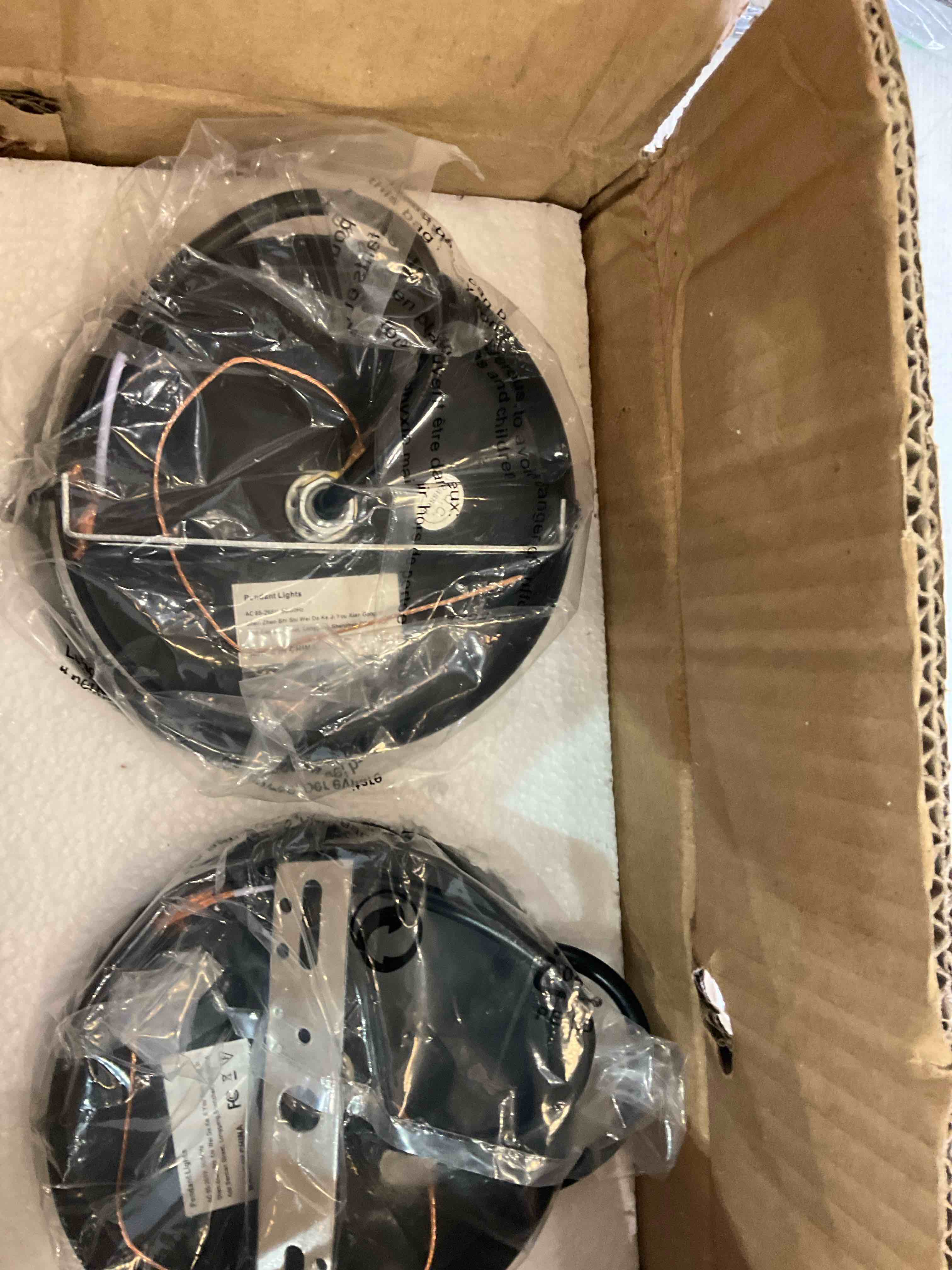 https://s3.amazonaws.com/lotting-images-prod/BargainHunt/EXS01185423_1716904774769.jpeg