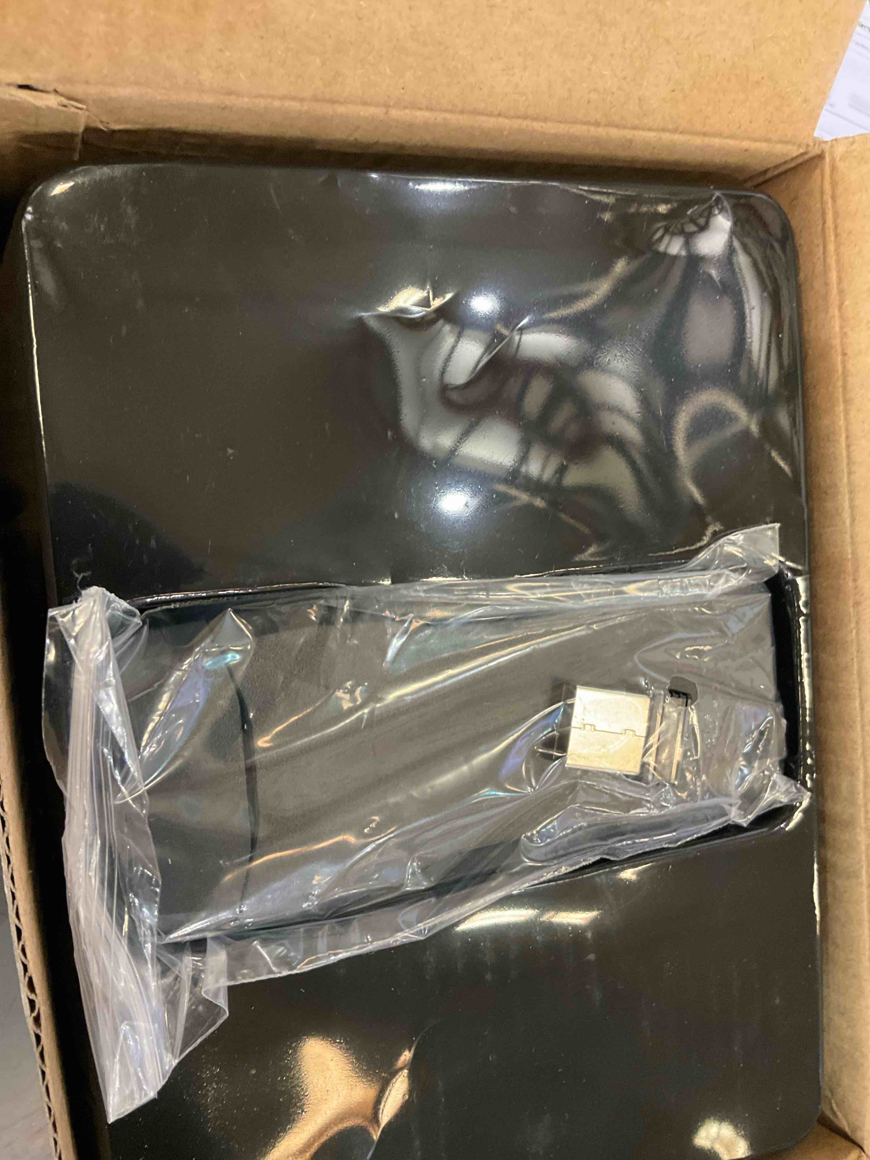https://s3.amazonaws.com/lotting-images-prod/BargainHunt/EXS01185459_1716909204795.jpeg
