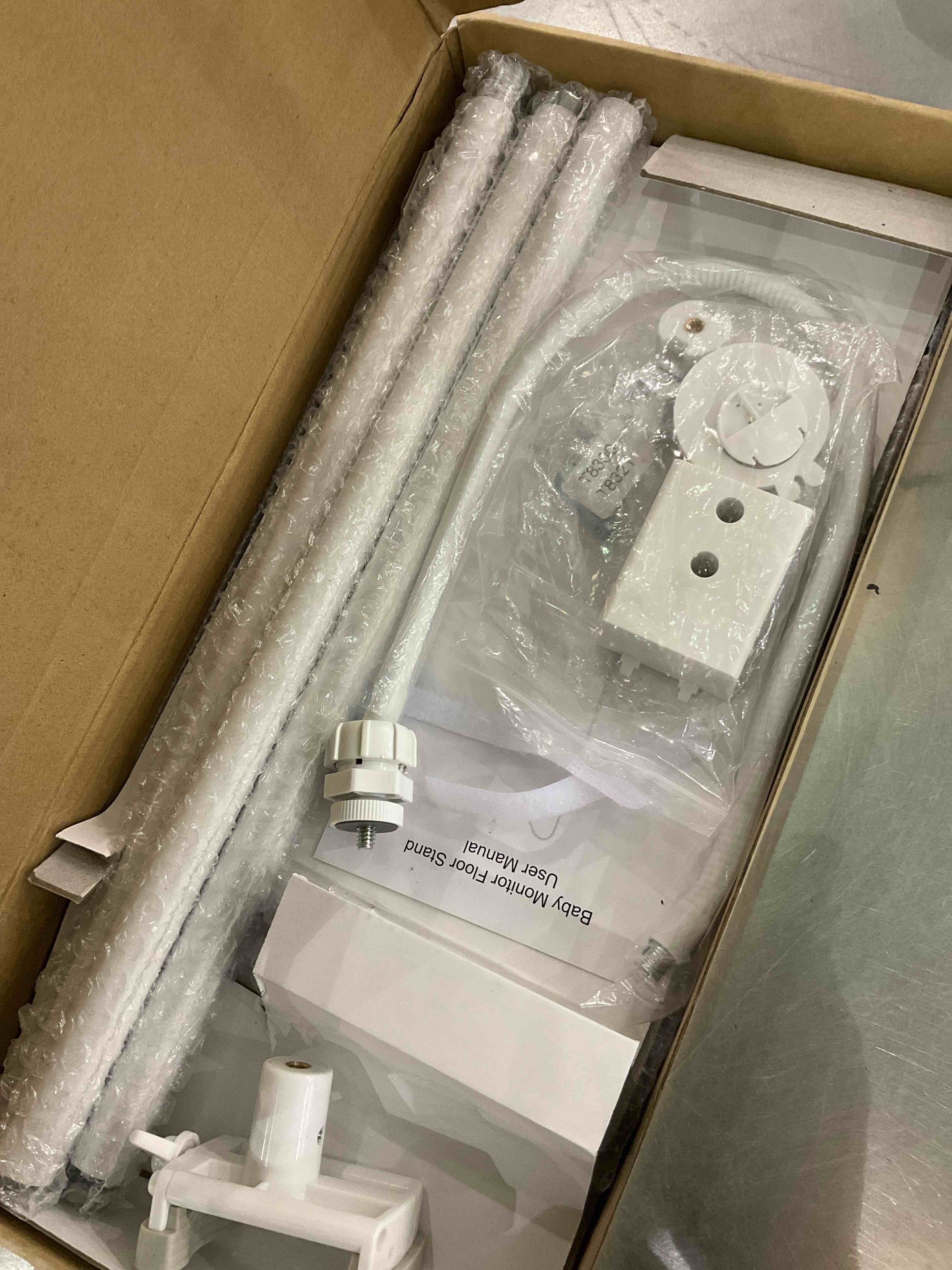 https://s3.amazonaws.com/lotting-images-prod/BargainHunt/EXS01185518_1709316282908.jpeg