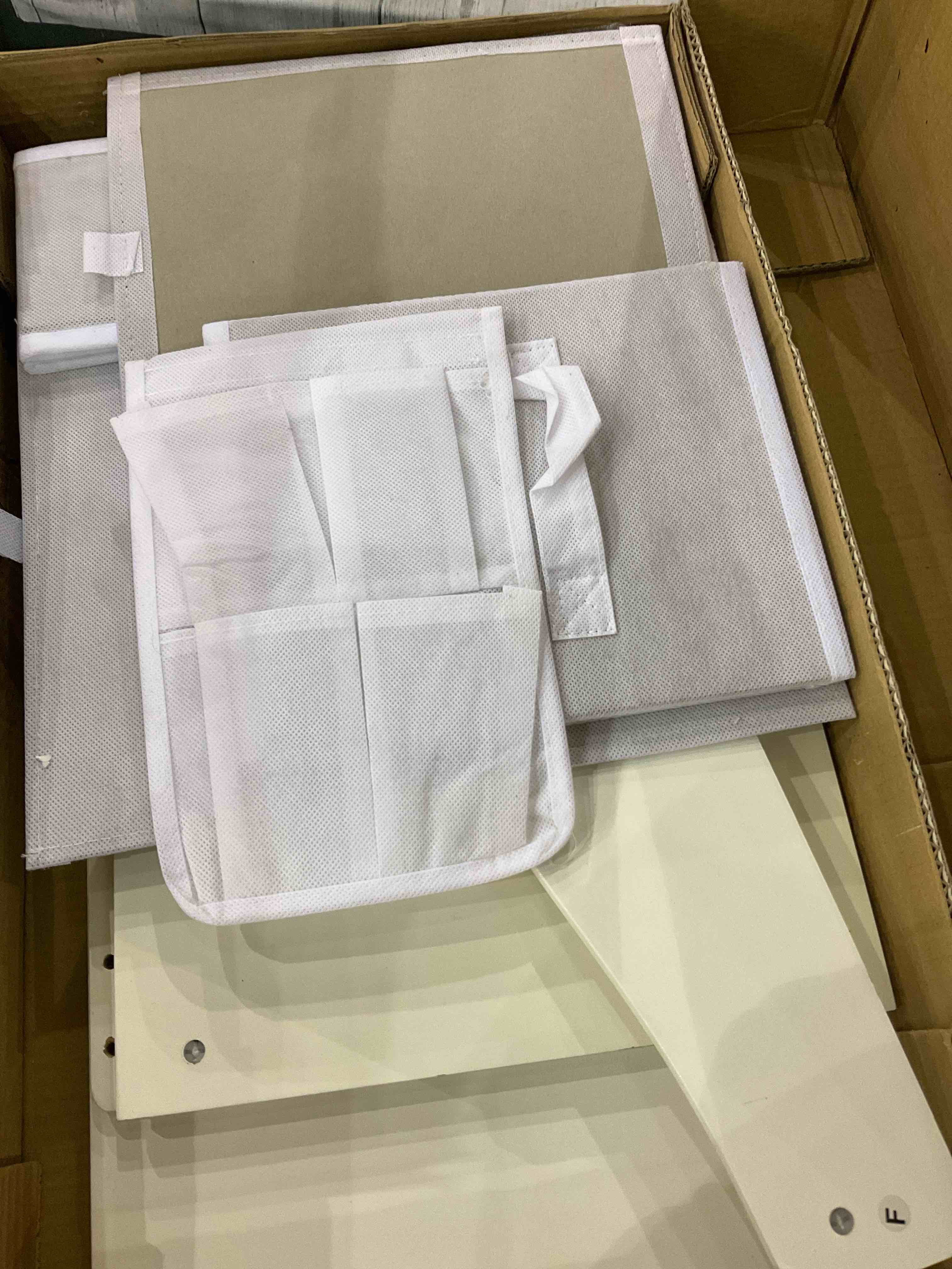 https://s3.amazonaws.com/lotting-images-prod/BargainHunt/EXS01185665_1709644578336.jpeg