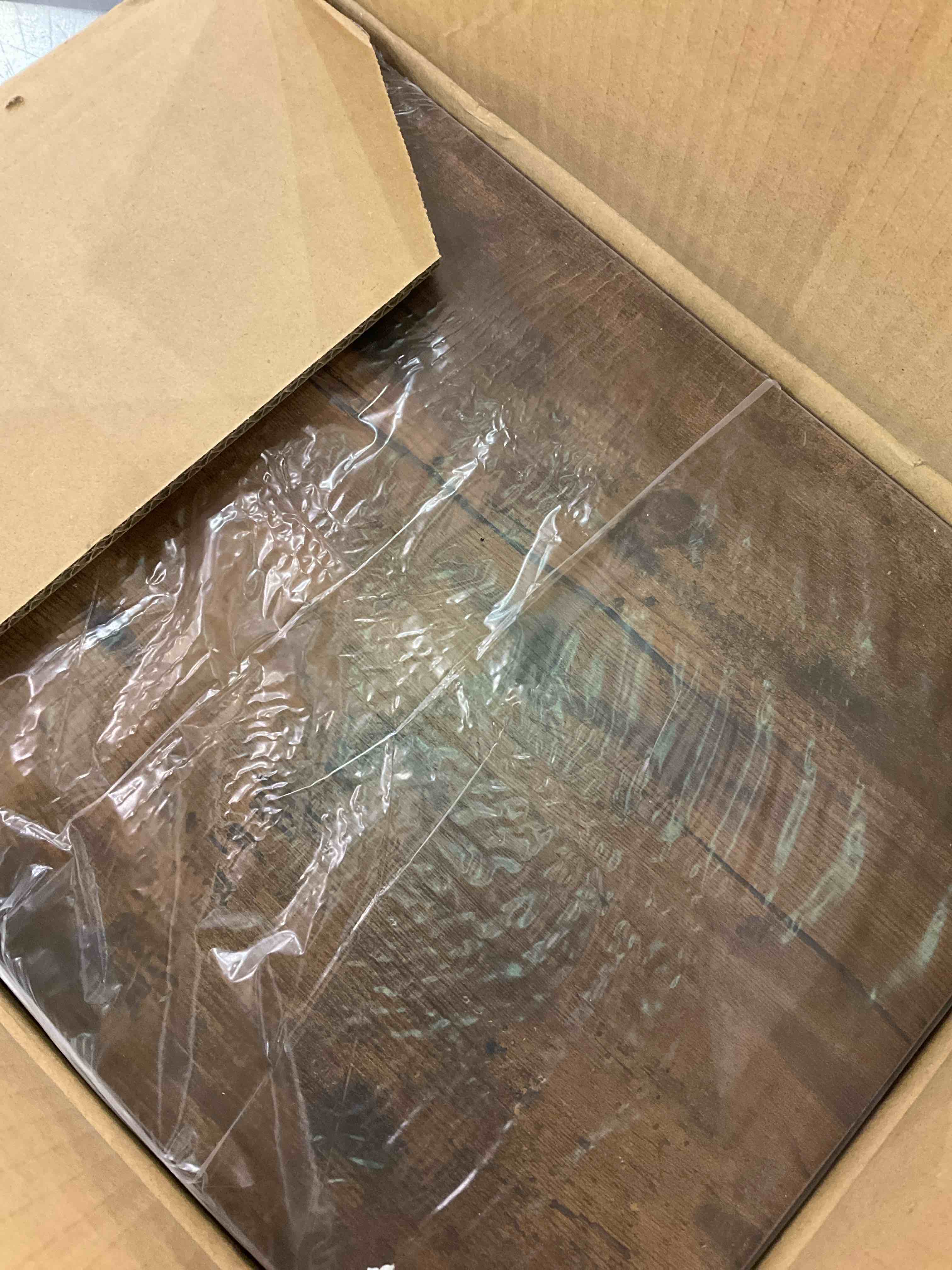 https://s3.amazonaws.com/lotting-images-prod/BargainHunt/EXS01185696_1709666834474.jpeg