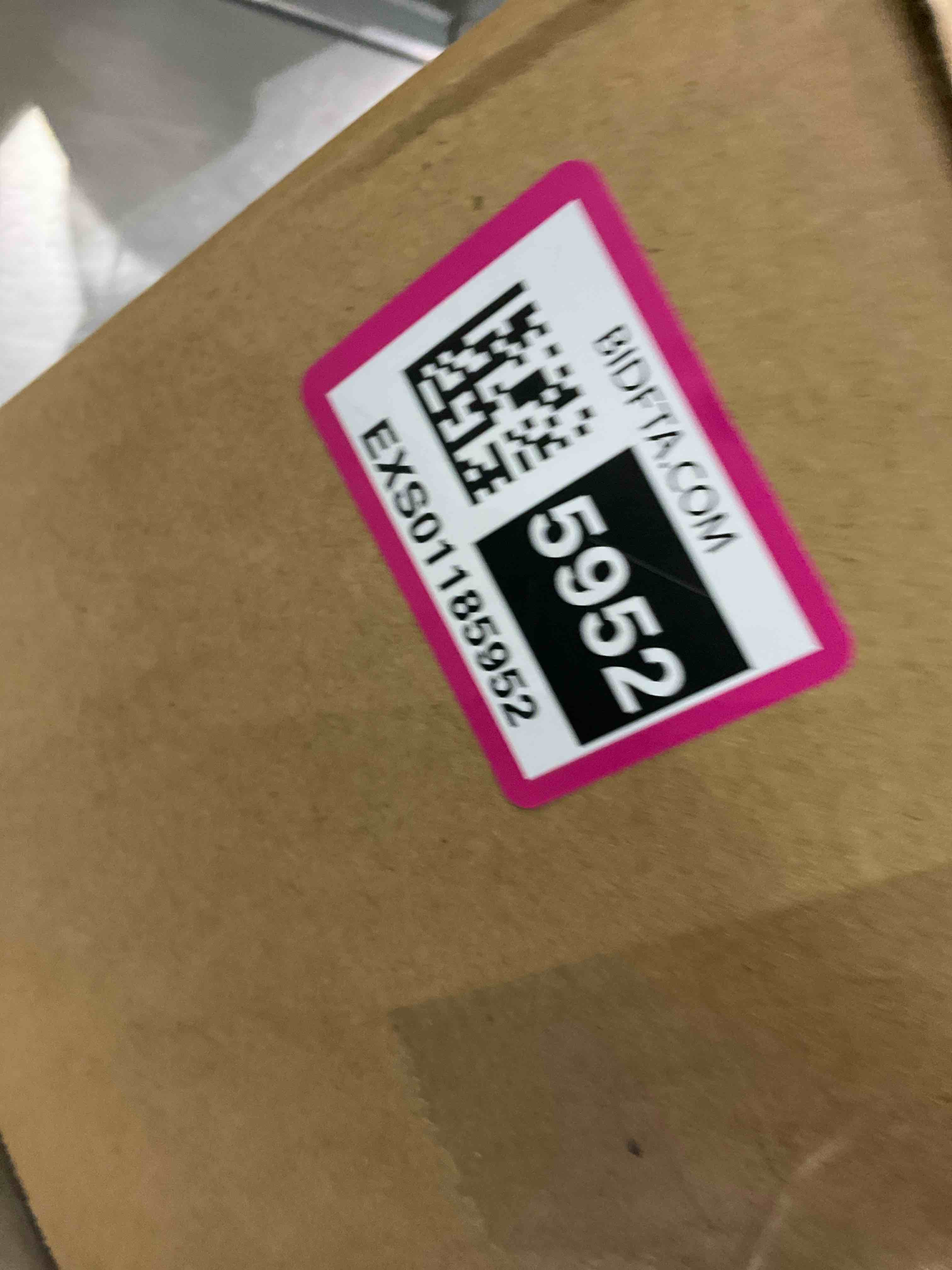 https://s3.amazonaws.com/lotting-images-prod/BargainHunt/EXS01185952_1709902085478.jpeg