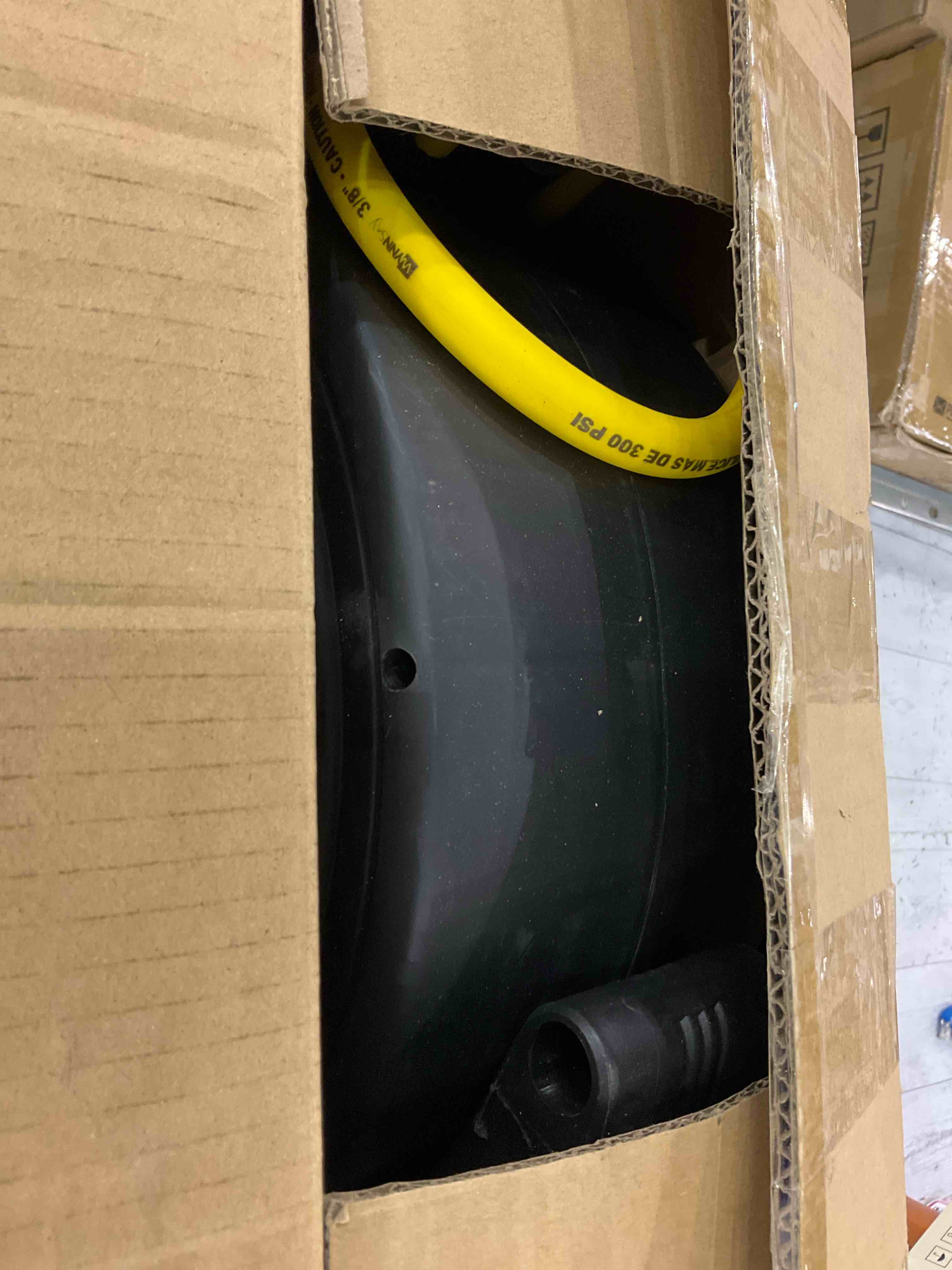 https://s3.amazonaws.com/lotting-images-prod/BargainHunt/EXS01185955_1709902399867.jpeg