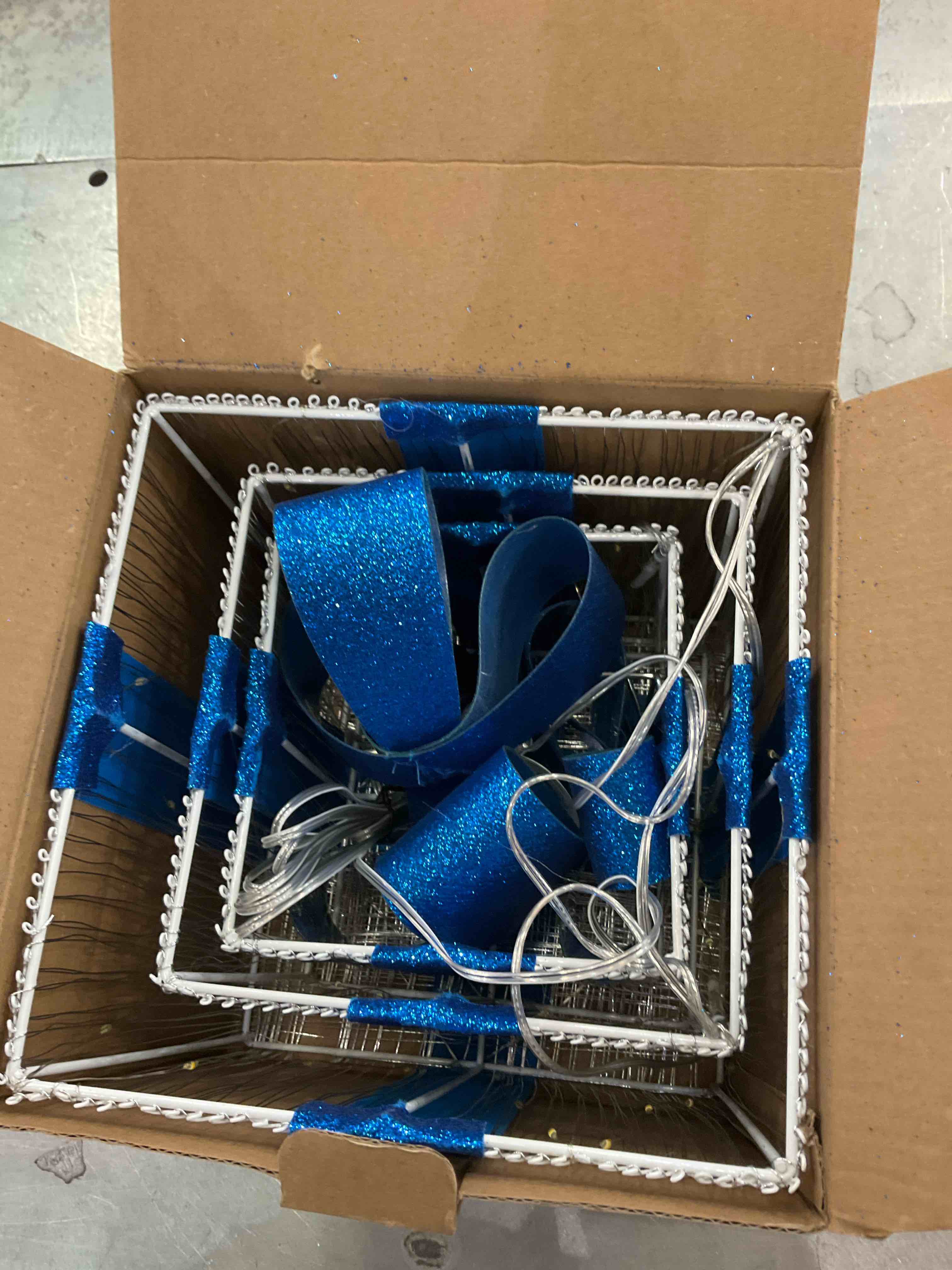 https://s3.amazonaws.com/lotting-images-prod/BargainHunt/EXS01186137_1709229144043.jpeg