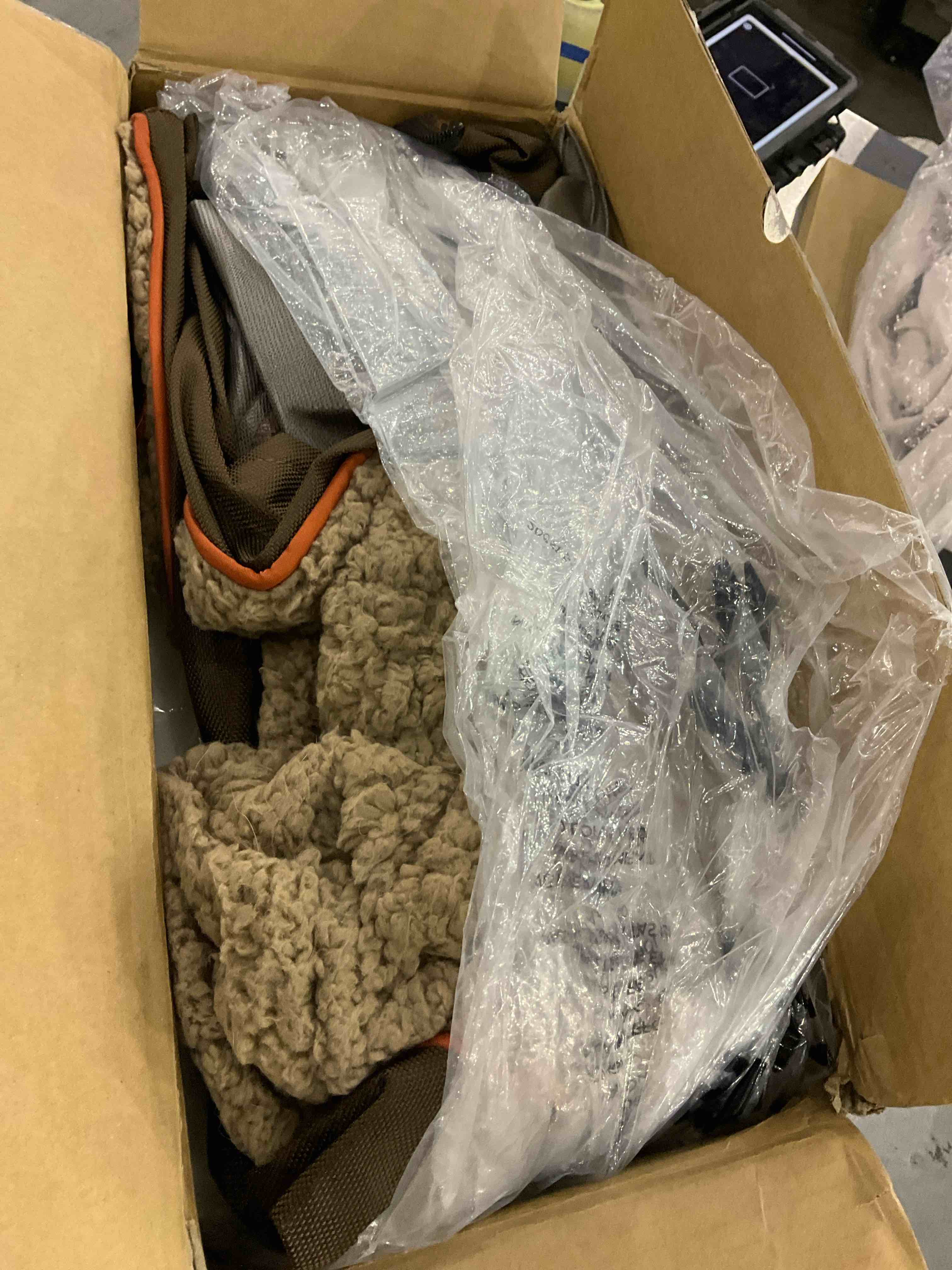 https://s3.amazonaws.com/lotting-images-prod/BargainHunt/EXS01186242_1709298749799.jpeg