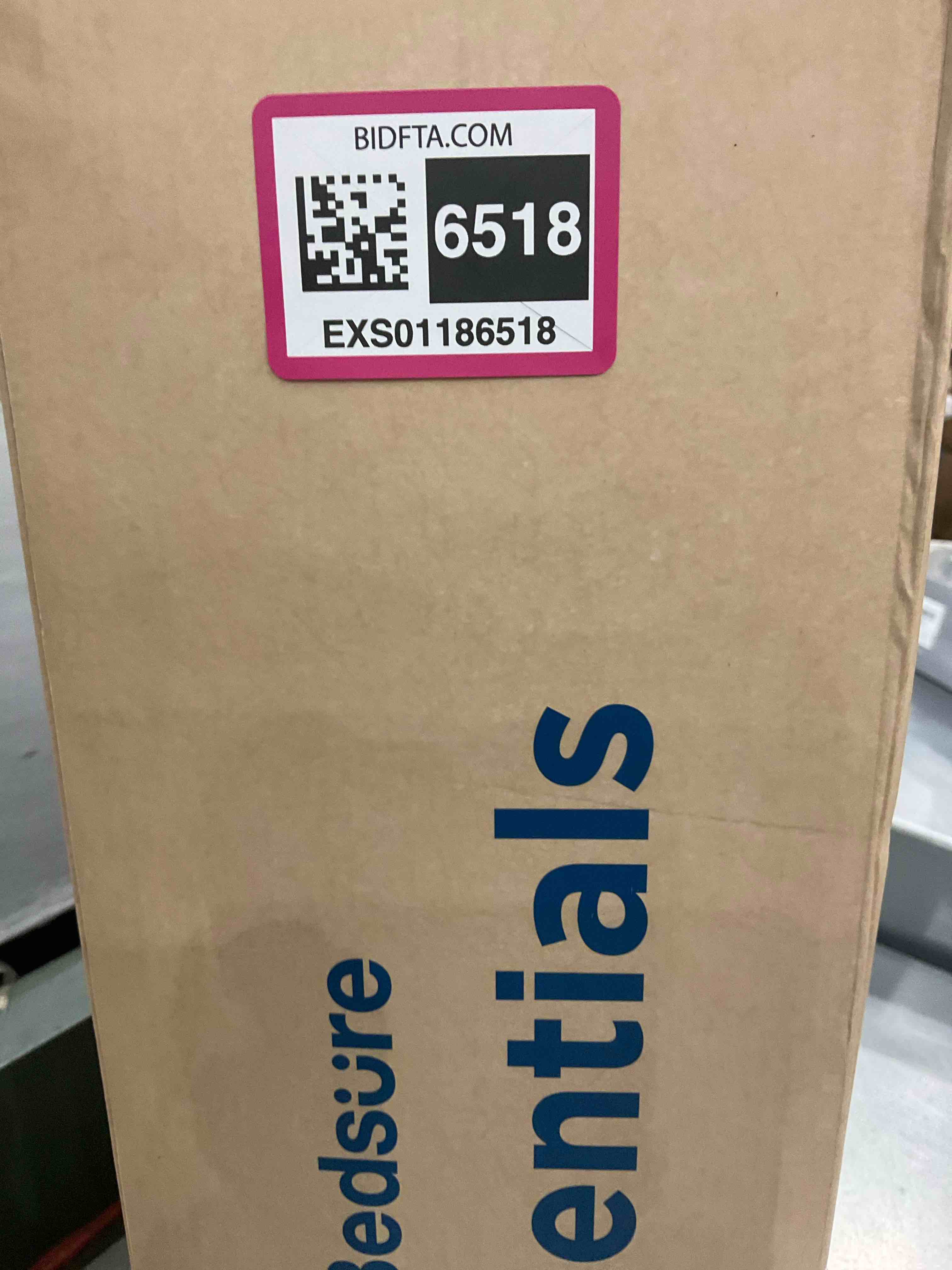 https://s3.amazonaws.com/lotting-images-prod/BargainHunt/EXS01186518_1709220561051.jpeg