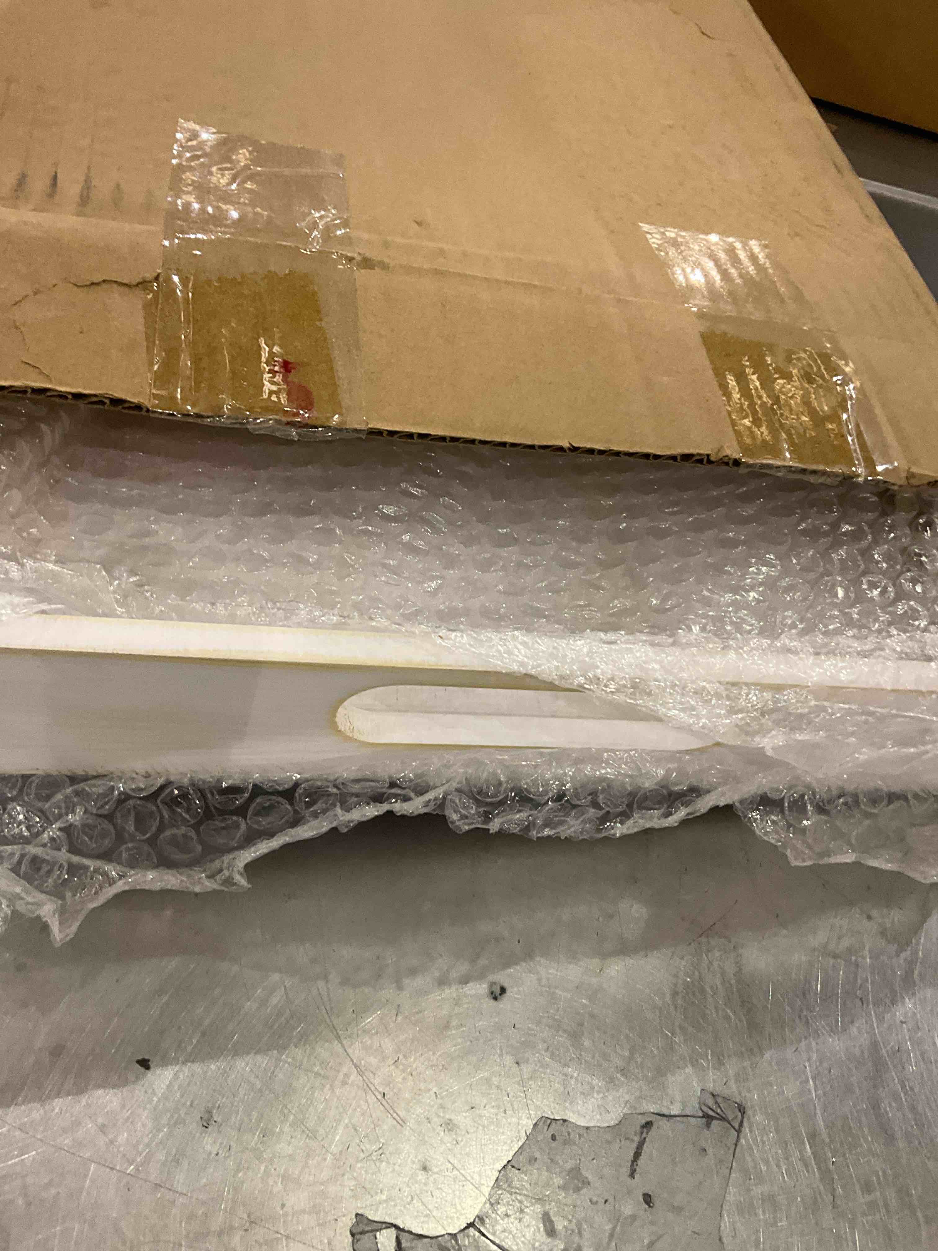 https://s3.amazonaws.com/lotting-images-prod/BargainHunt/EXS01186752_1709318061927.jpeg