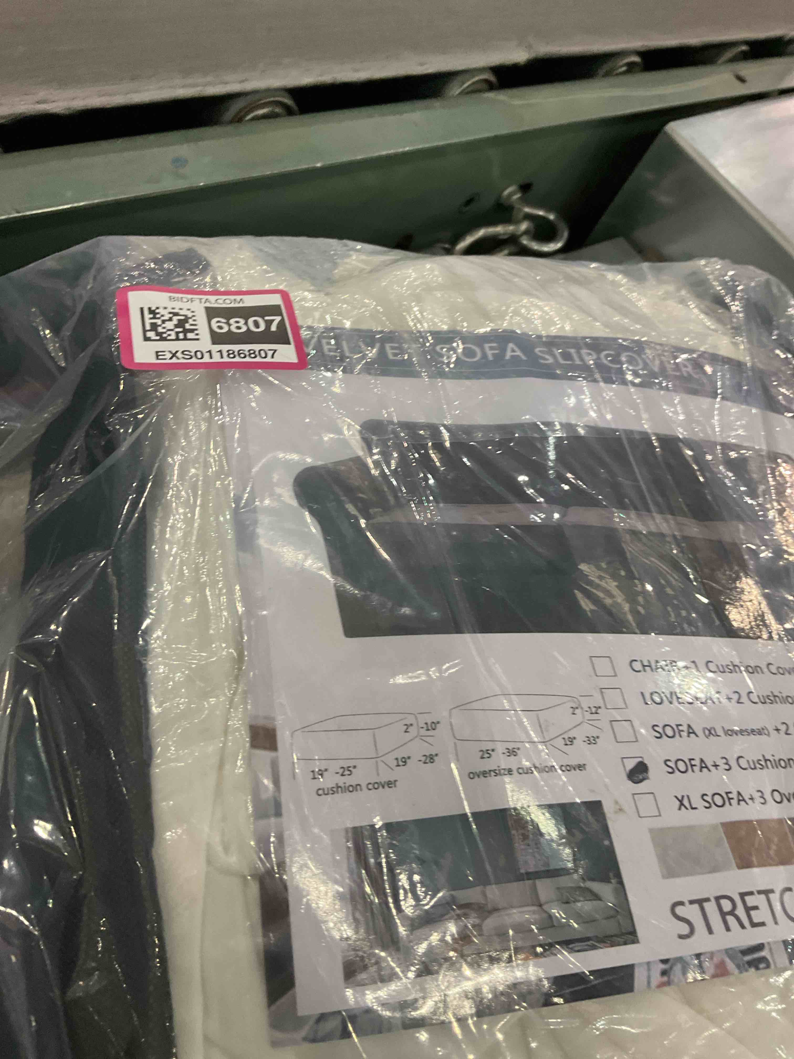 https://s3.amazonaws.com/lotting-images-prod/BargainHunt/EXS01186807_1709558809513.jpeg