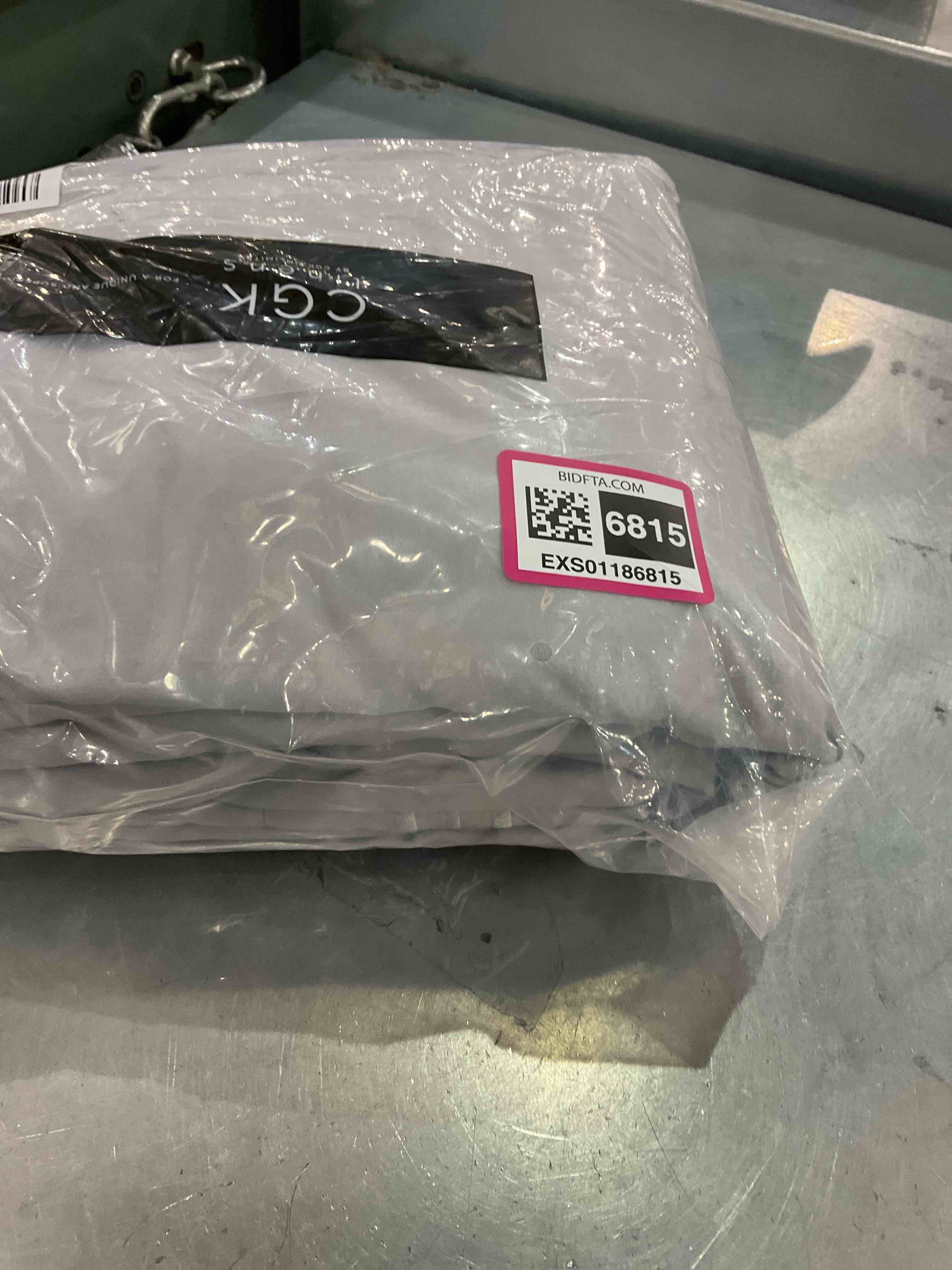 https://s3.amazonaws.com/lotting-images-prod/BargainHunt/EXS01186815_1709559910194.jpeg