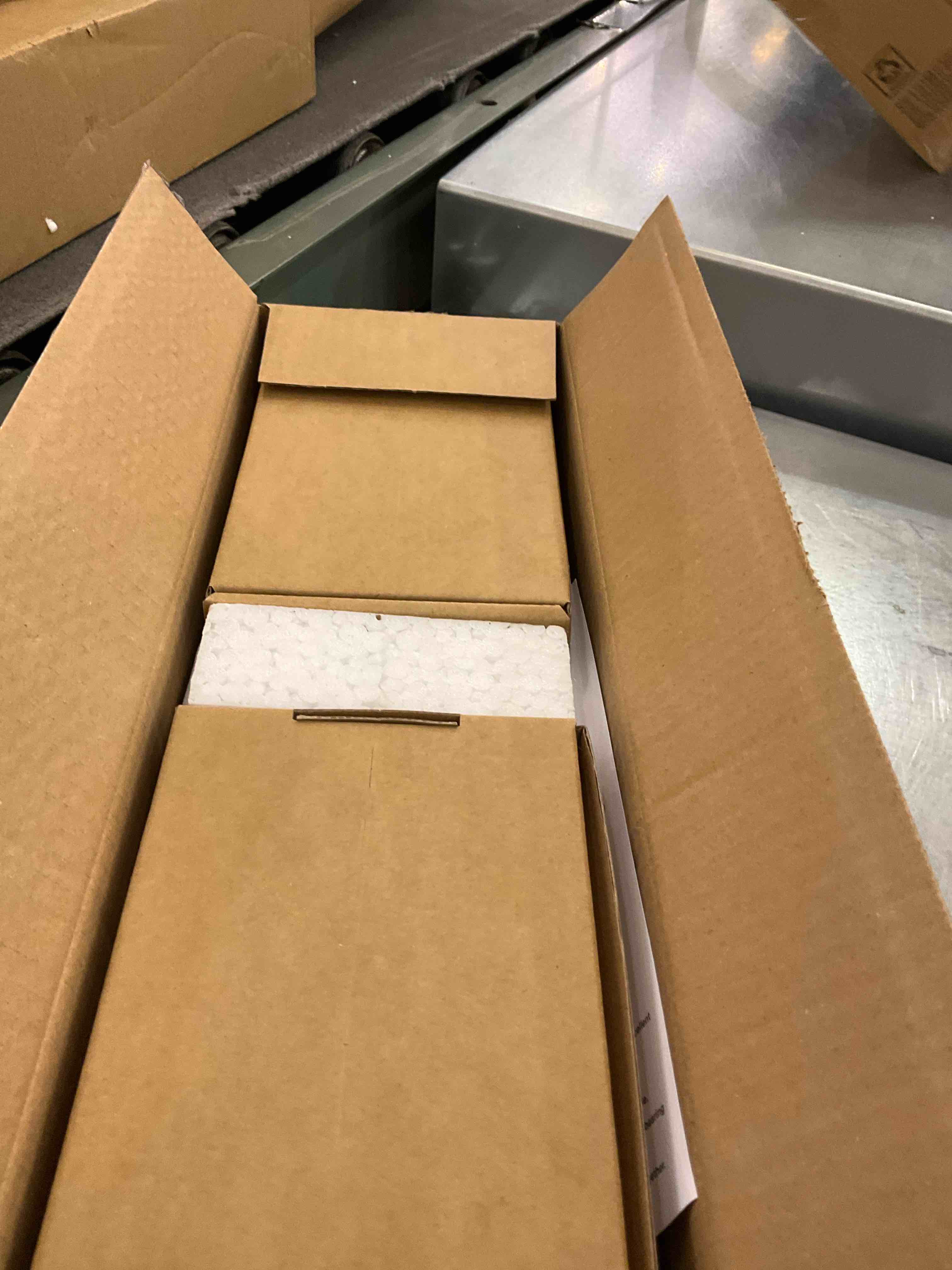 https://s3.amazonaws.com/lotting-images-prod/BargainHunt/EXS01186857_1709566649383.jpeg