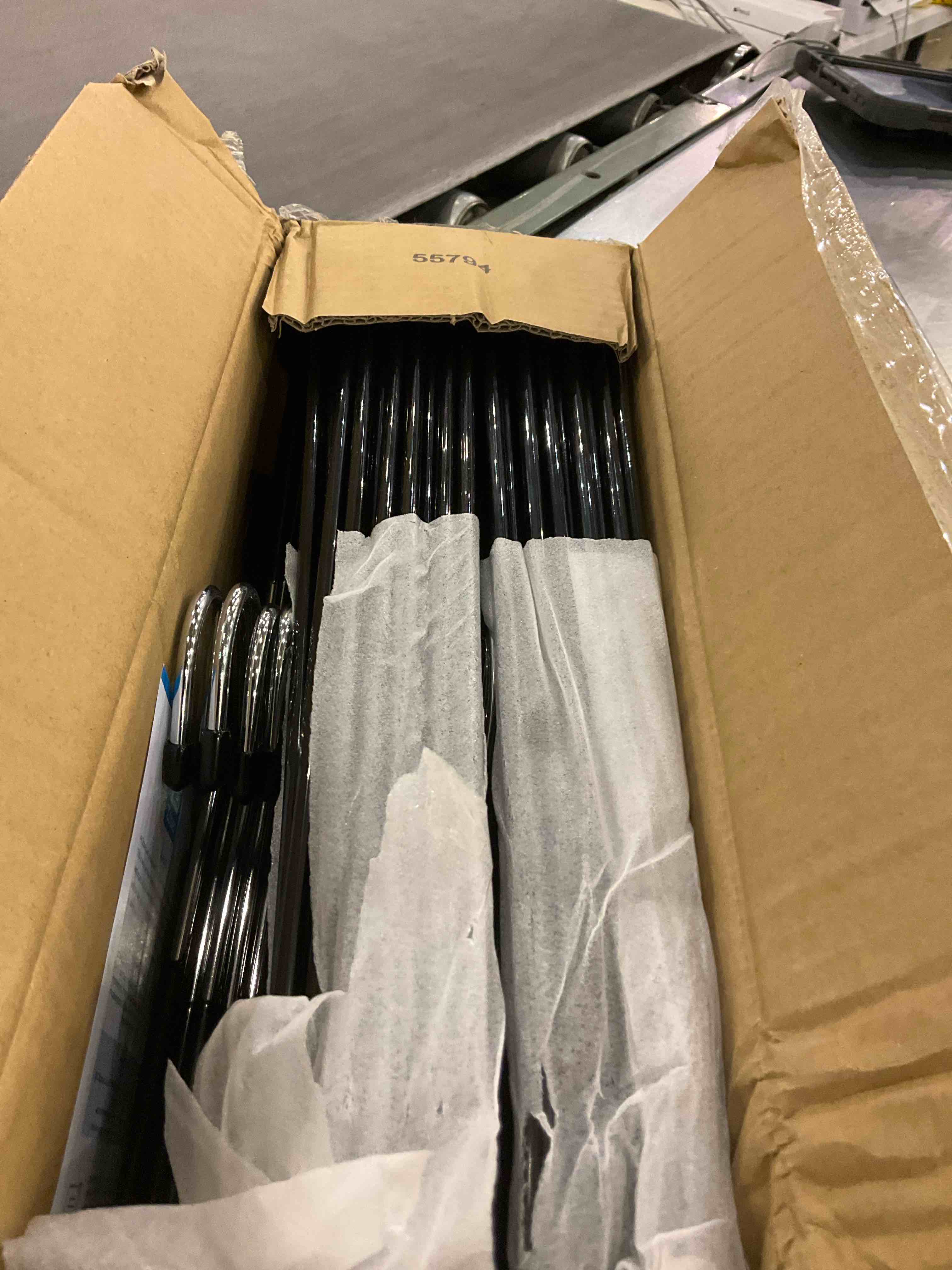 https://s3.amazonaws.com/lotting-images-prod/BargainHunt/EXS01186974_1709644484701.jpeg