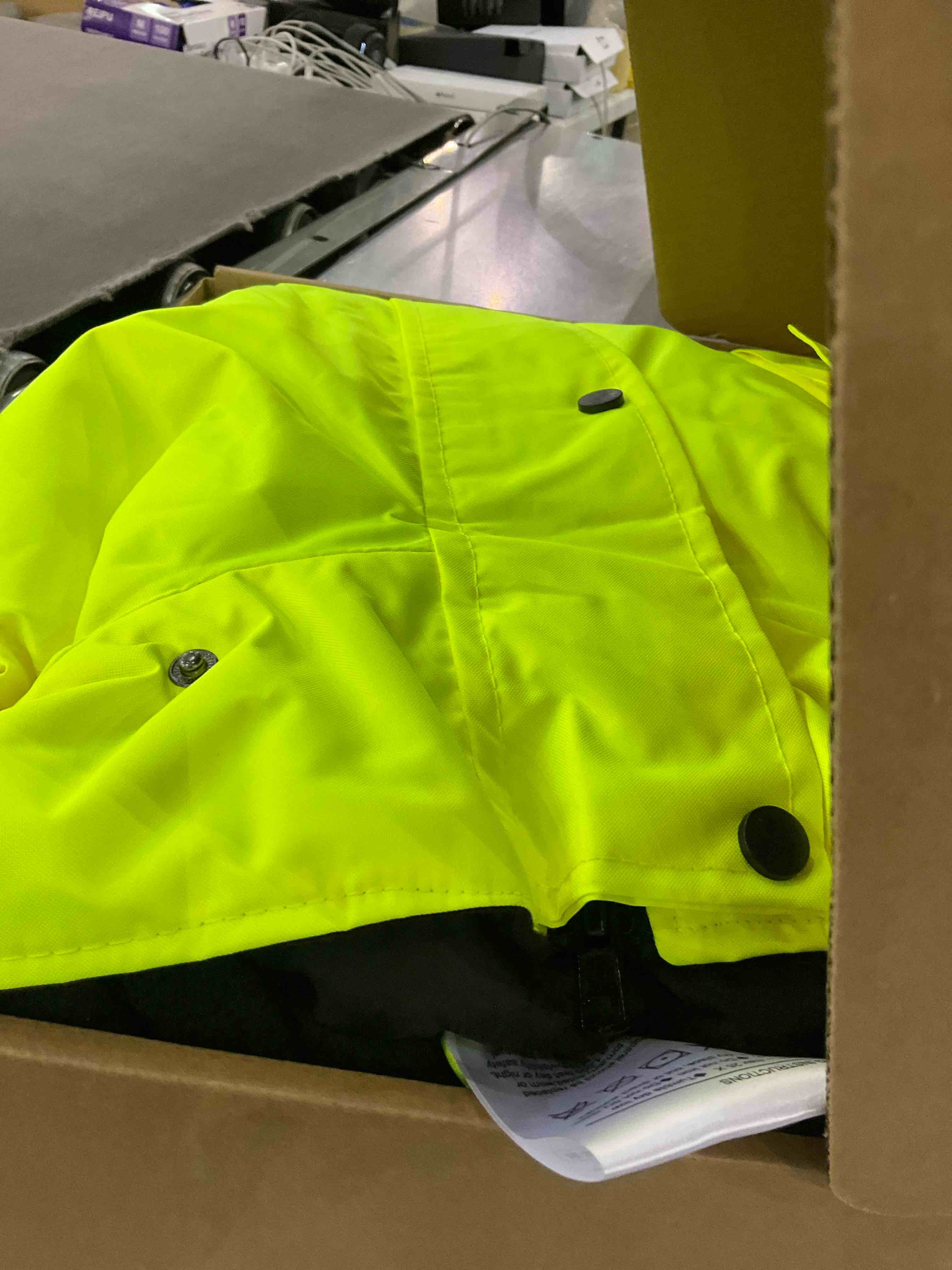 https://s3.amazonaws.com/lotting-images-prod/BargainHunt/EXS01186990_1709645226847.jpeg