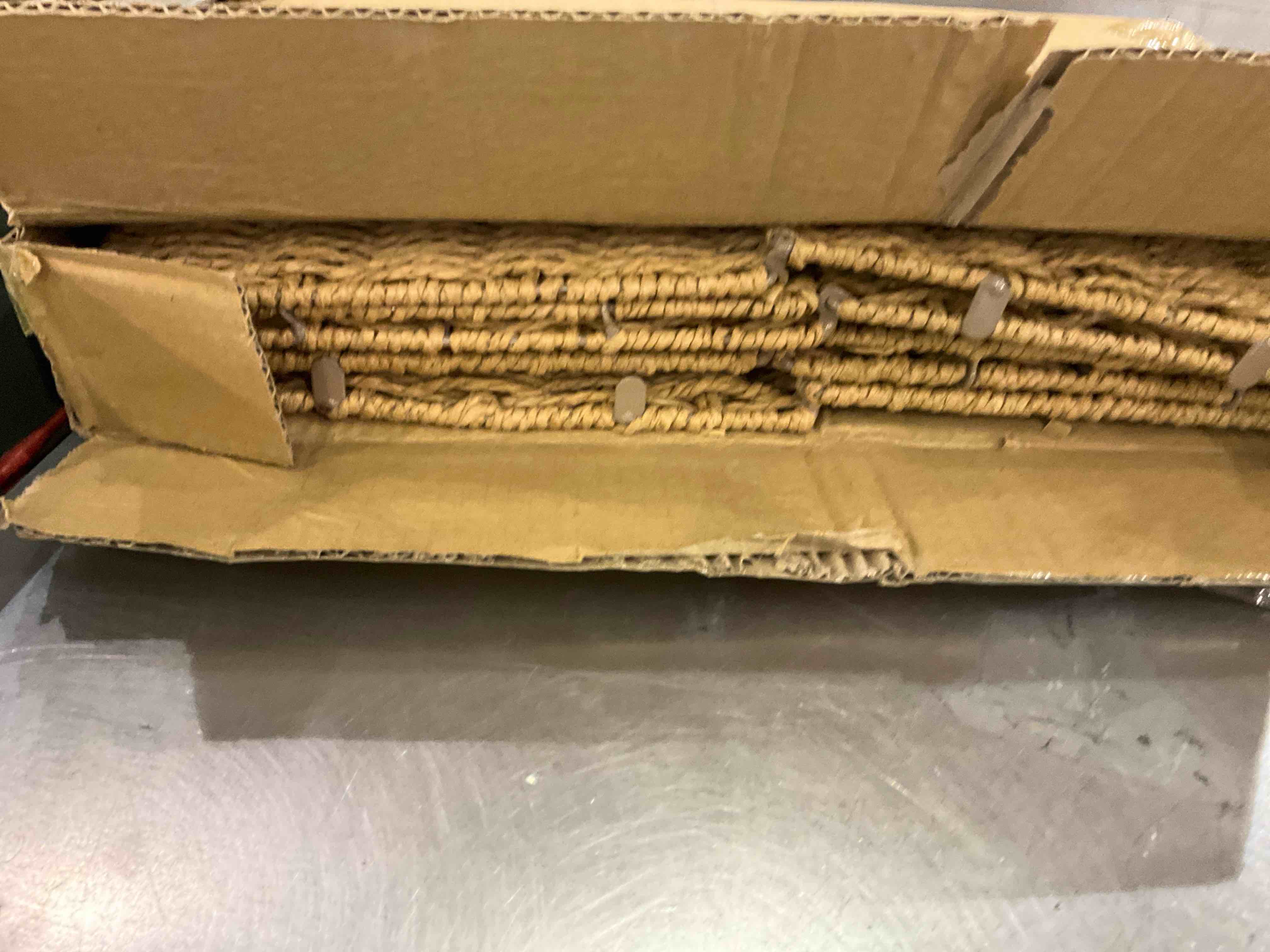 https://s3.amazonaws.com/lotting-images-prod/BargainHunt/EXS01186994_1709649189073.jpeg