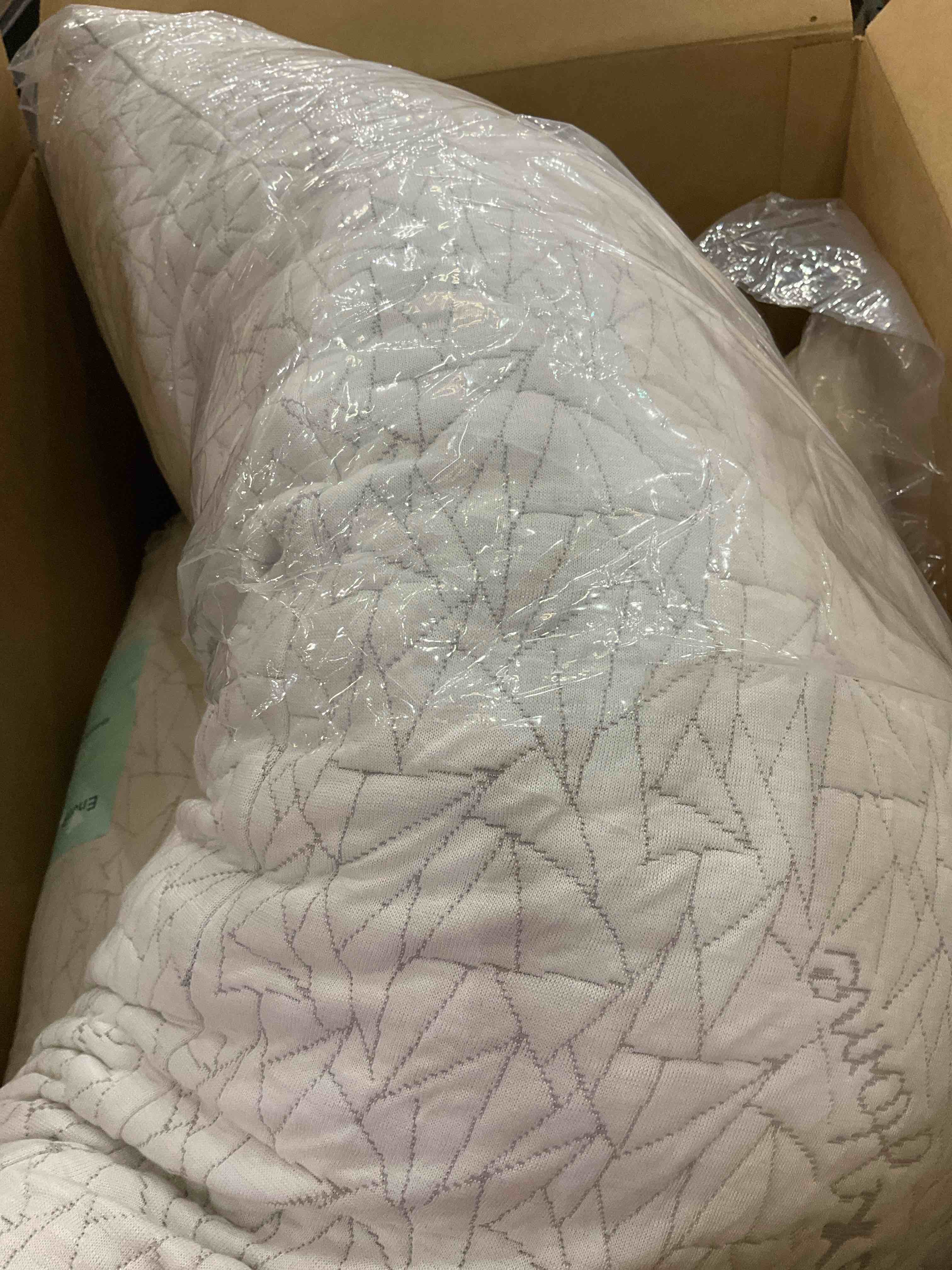 https://s3.amazonaws.com/lotting-images-prod/BargainHunt/EXS01187077_1710255704209.jpeg
