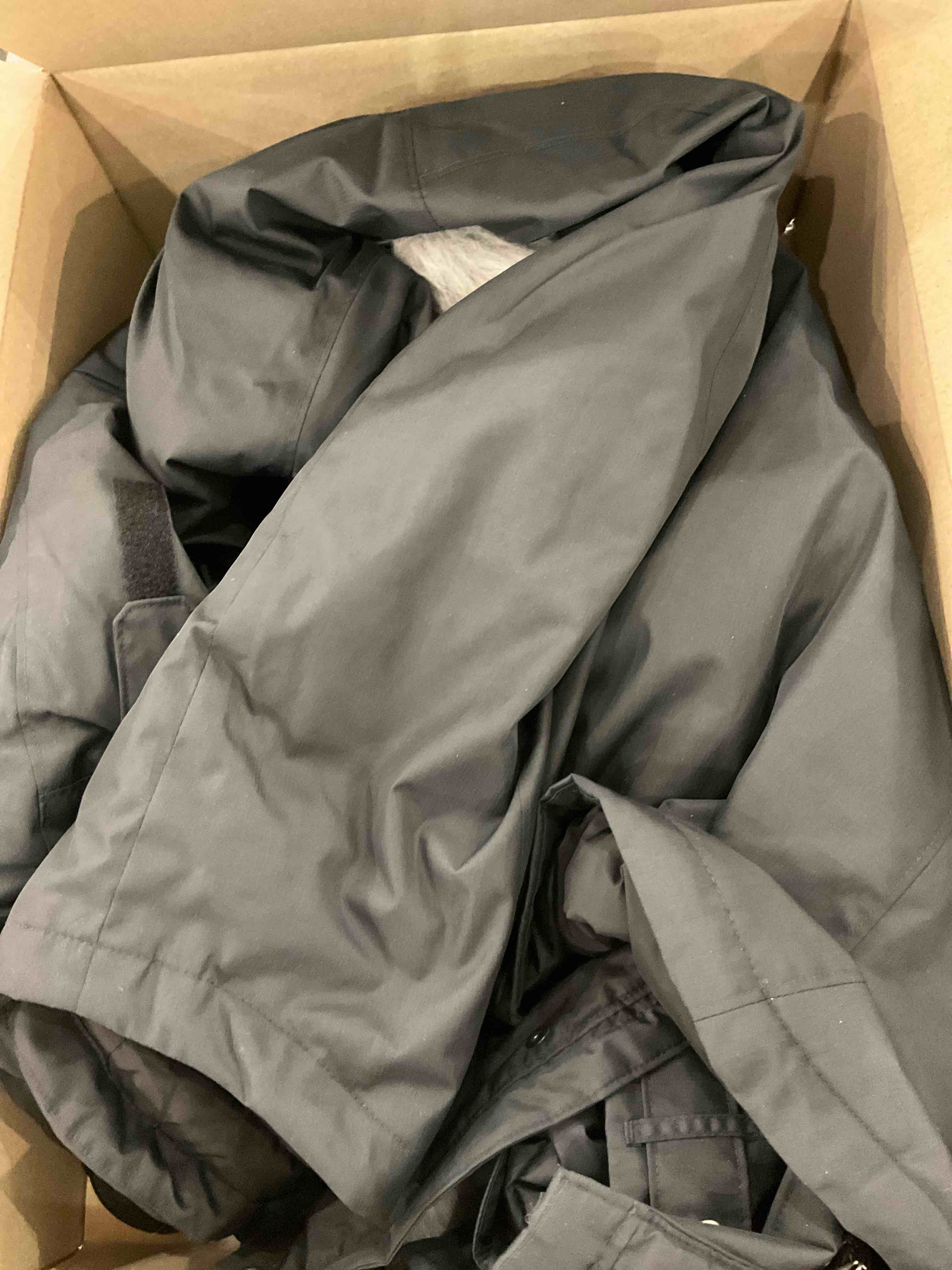 https://s3.amazonaws.com/lotting-images-prod/BargainHunt/EXS01187350_1710527176021.jpeg