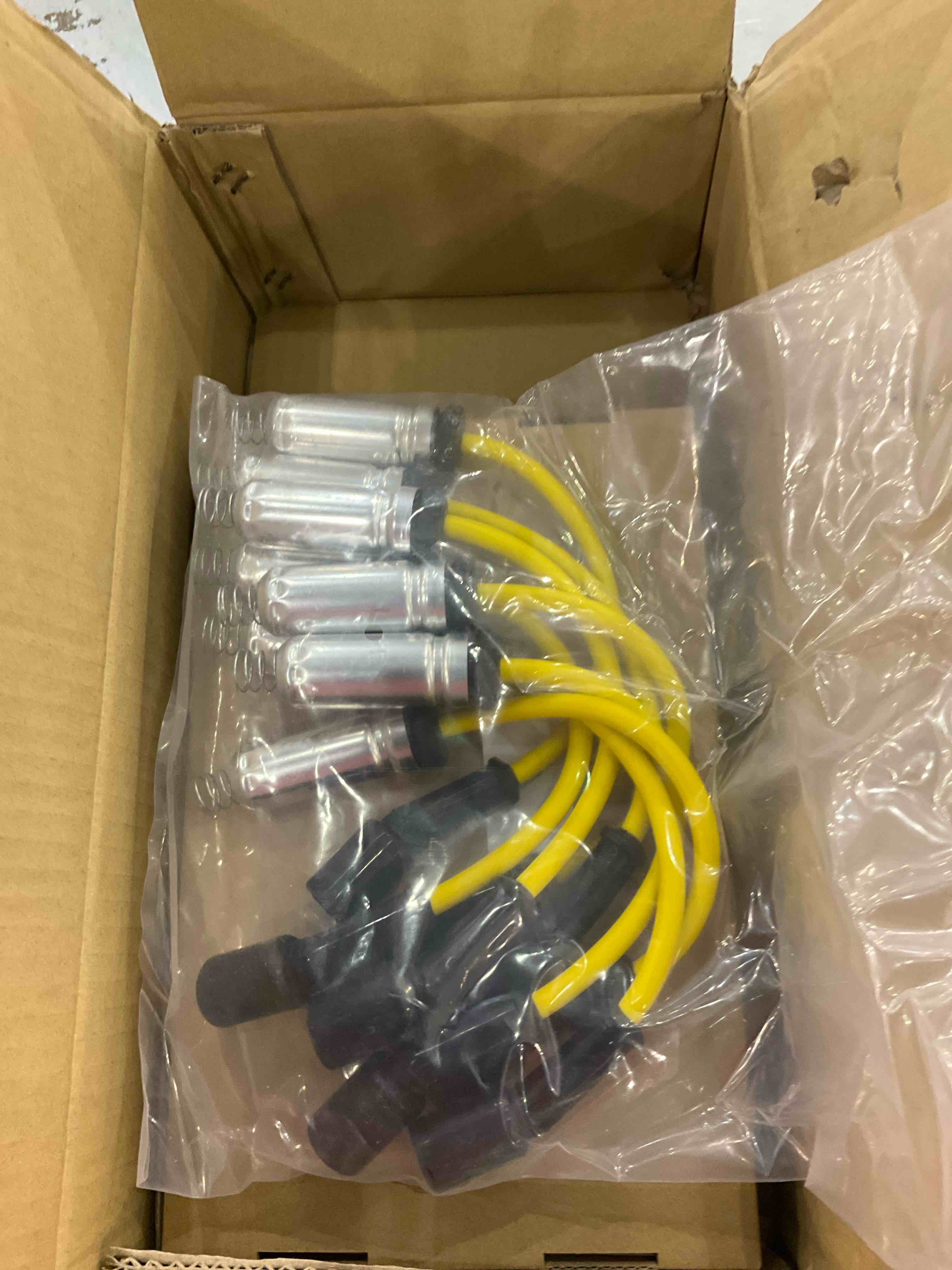 https://s3.amazonaws.com/lotting-images-prod/BargainHunt/EXS01187384_1710765587550.jpeg