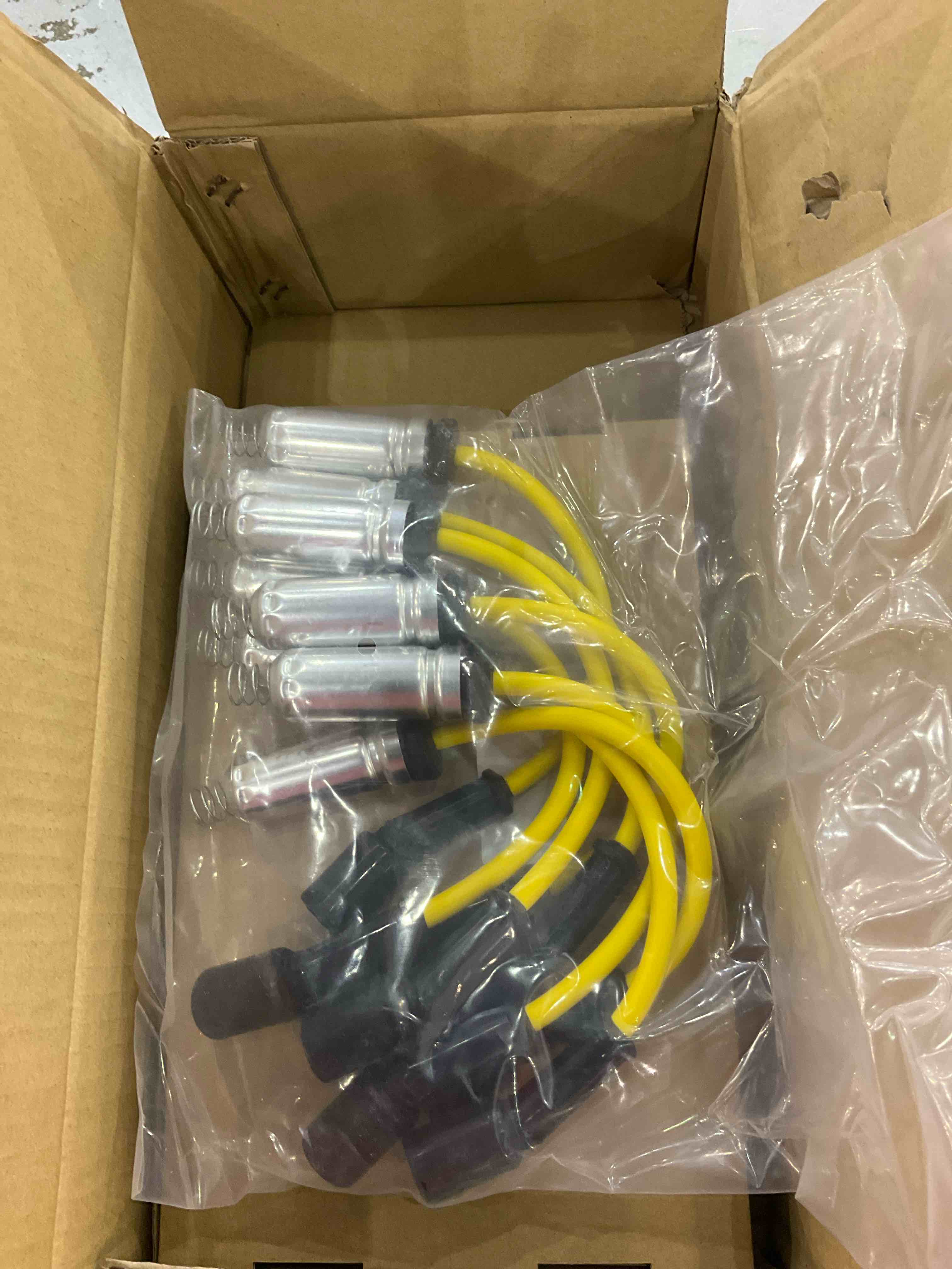 https://s3.amazonaws.com/lotting-images-prod/BargainHunt/EXS01187384_1710765588418.jpeg