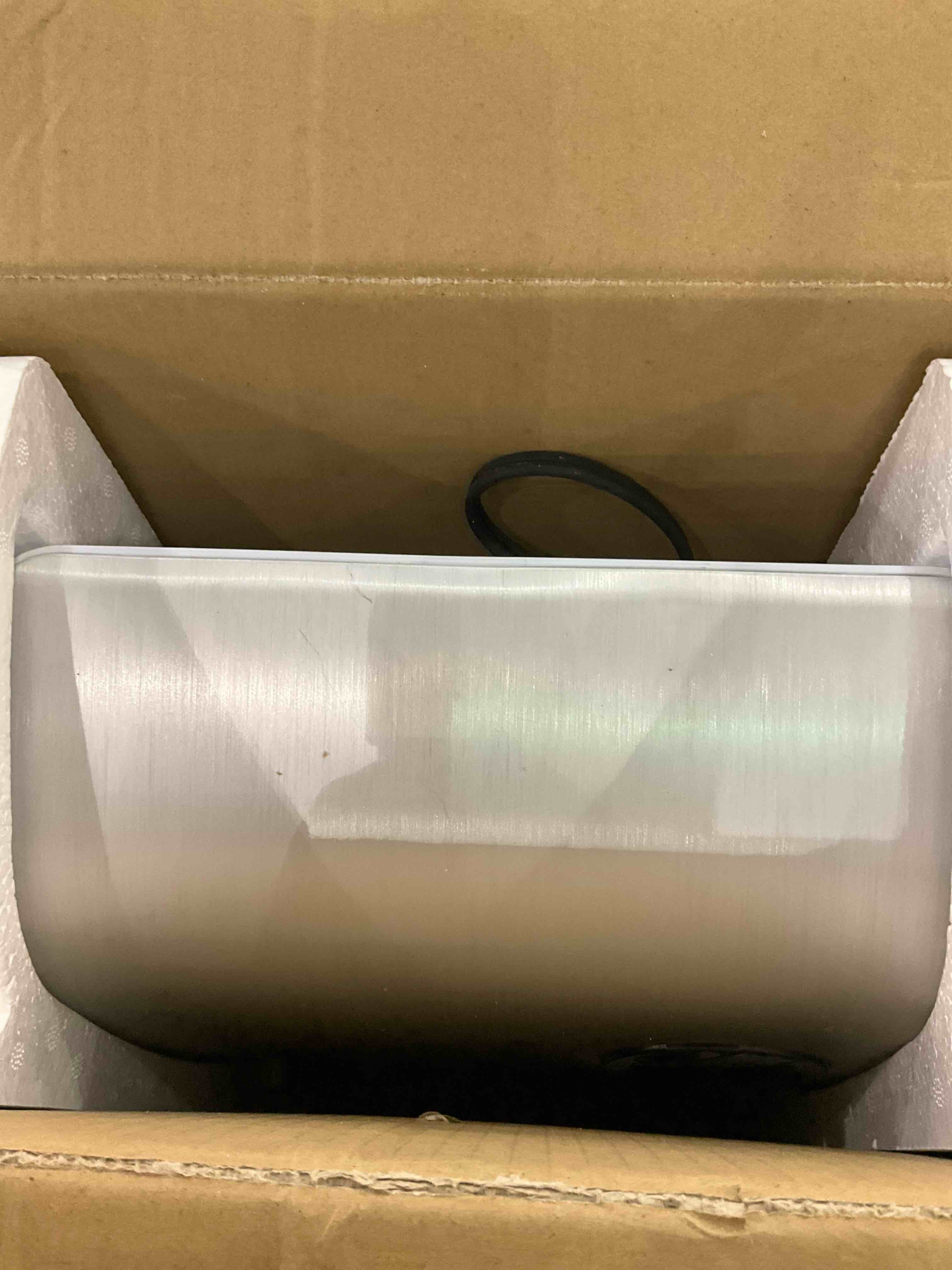 https://s3.amazonaws.com/lotting-images-prod/BargainHunt/EXS01187385_1710765662572.jpeg