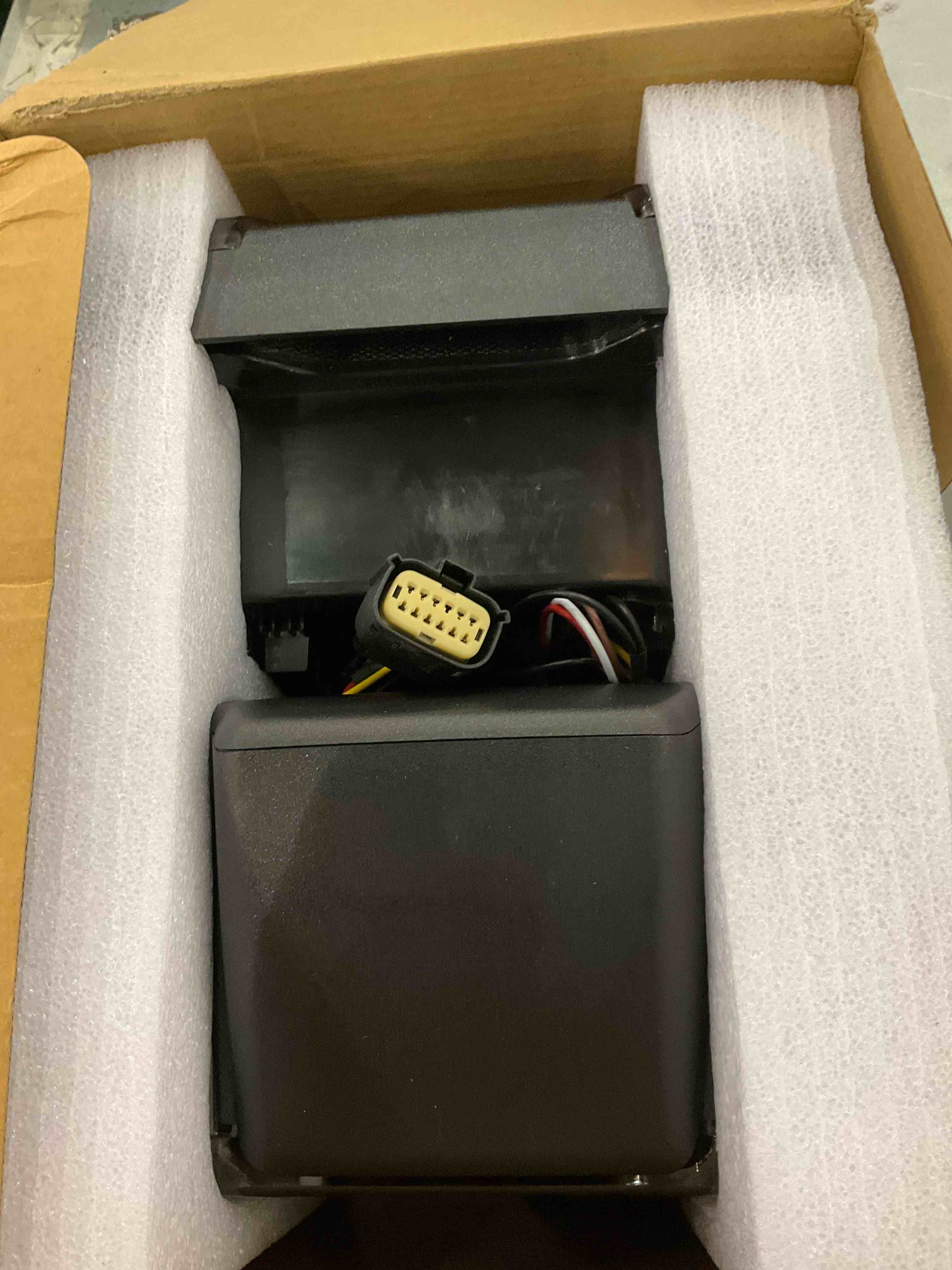 https://s3.amazonaws.com/lotting-images-prod/BargainHunt/EXS01187400_1710771210996.jpeg