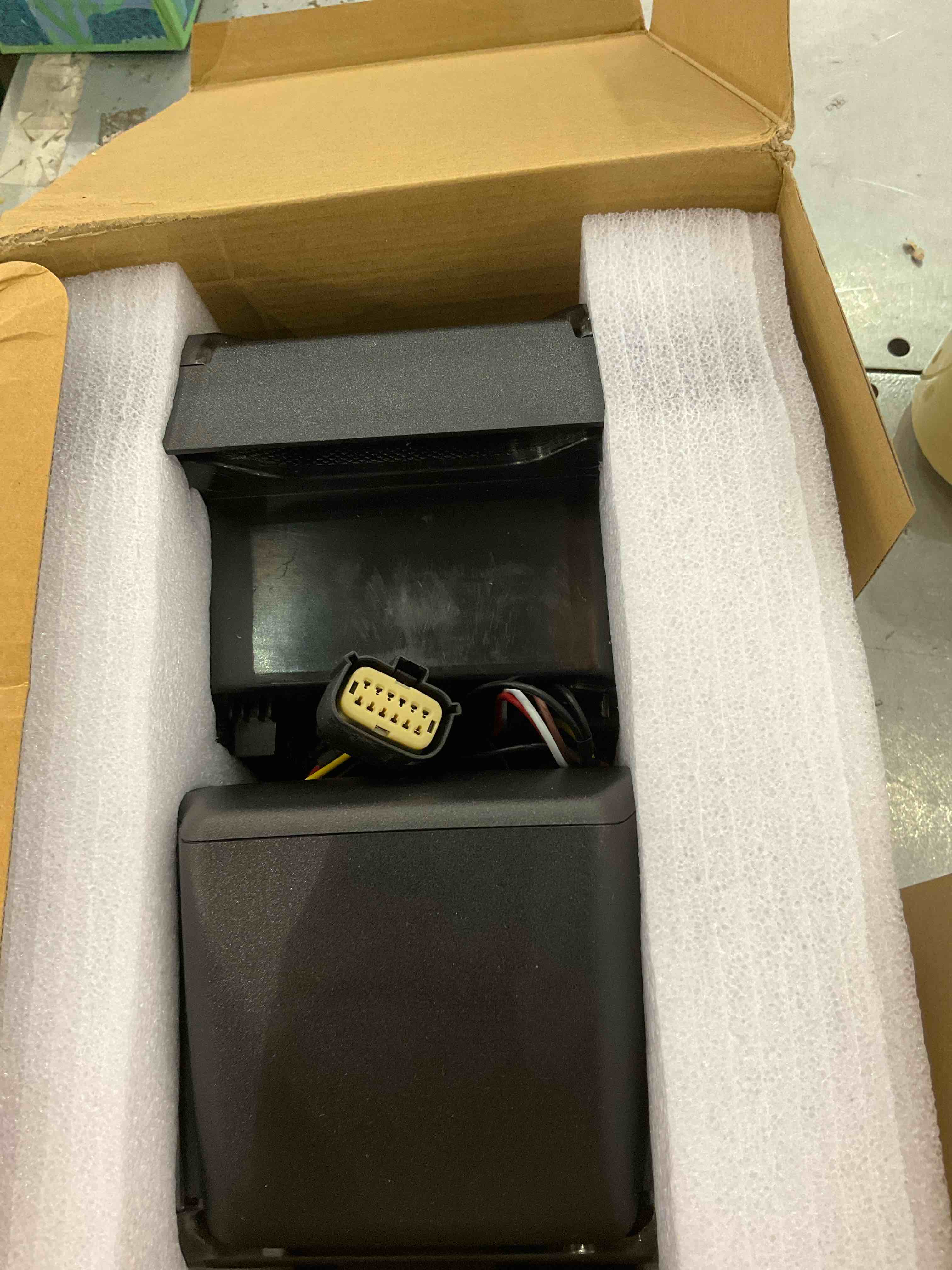 https://s3.amazonaws.com/lotting-images-prod/BargainHunt/EXS01187400_1710771212048.jpeg