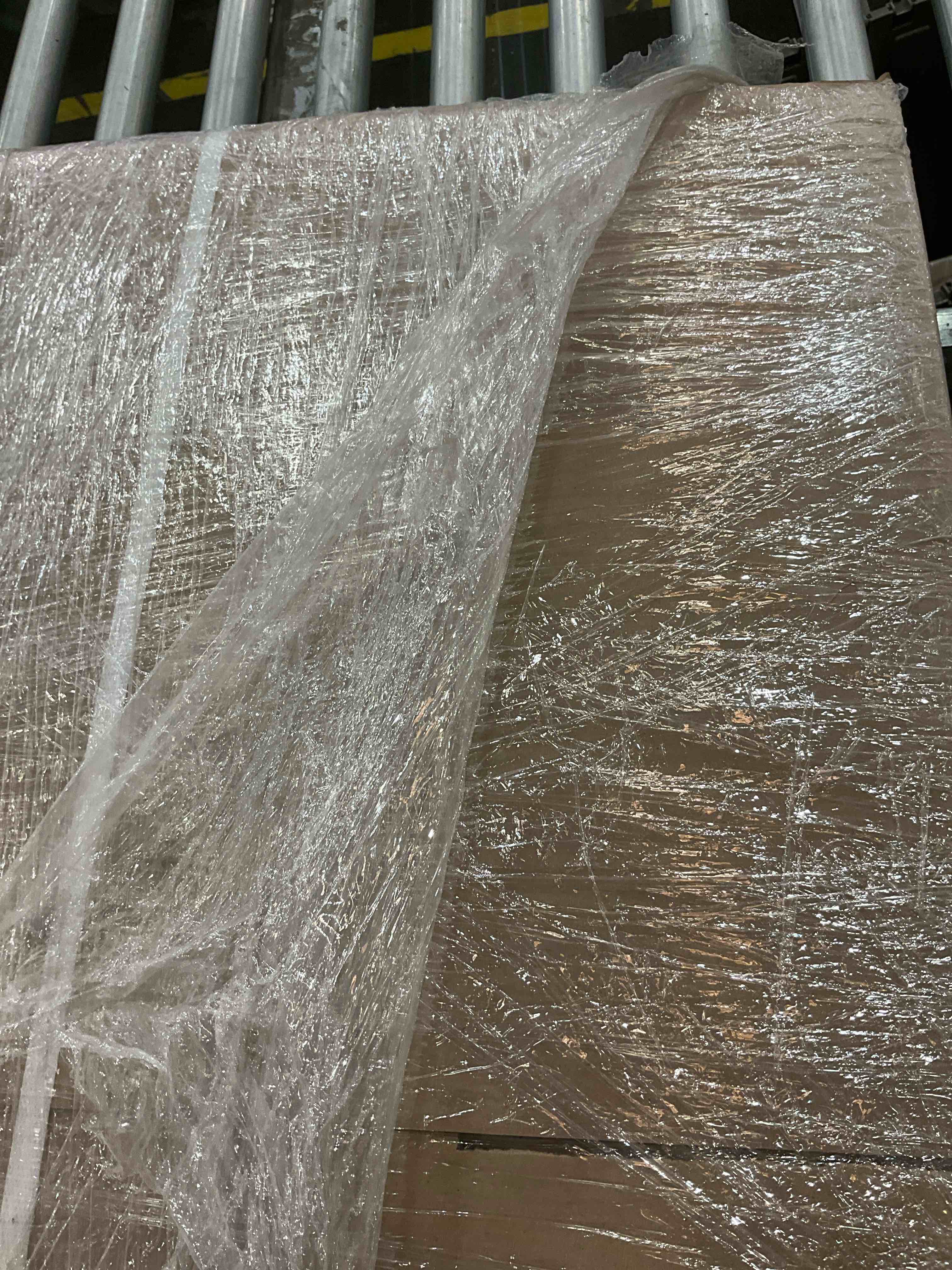 https://s3.amazonaws.com/lotting-images-prod/BargainHunt/EXS01187428_1710776627845.jpeg