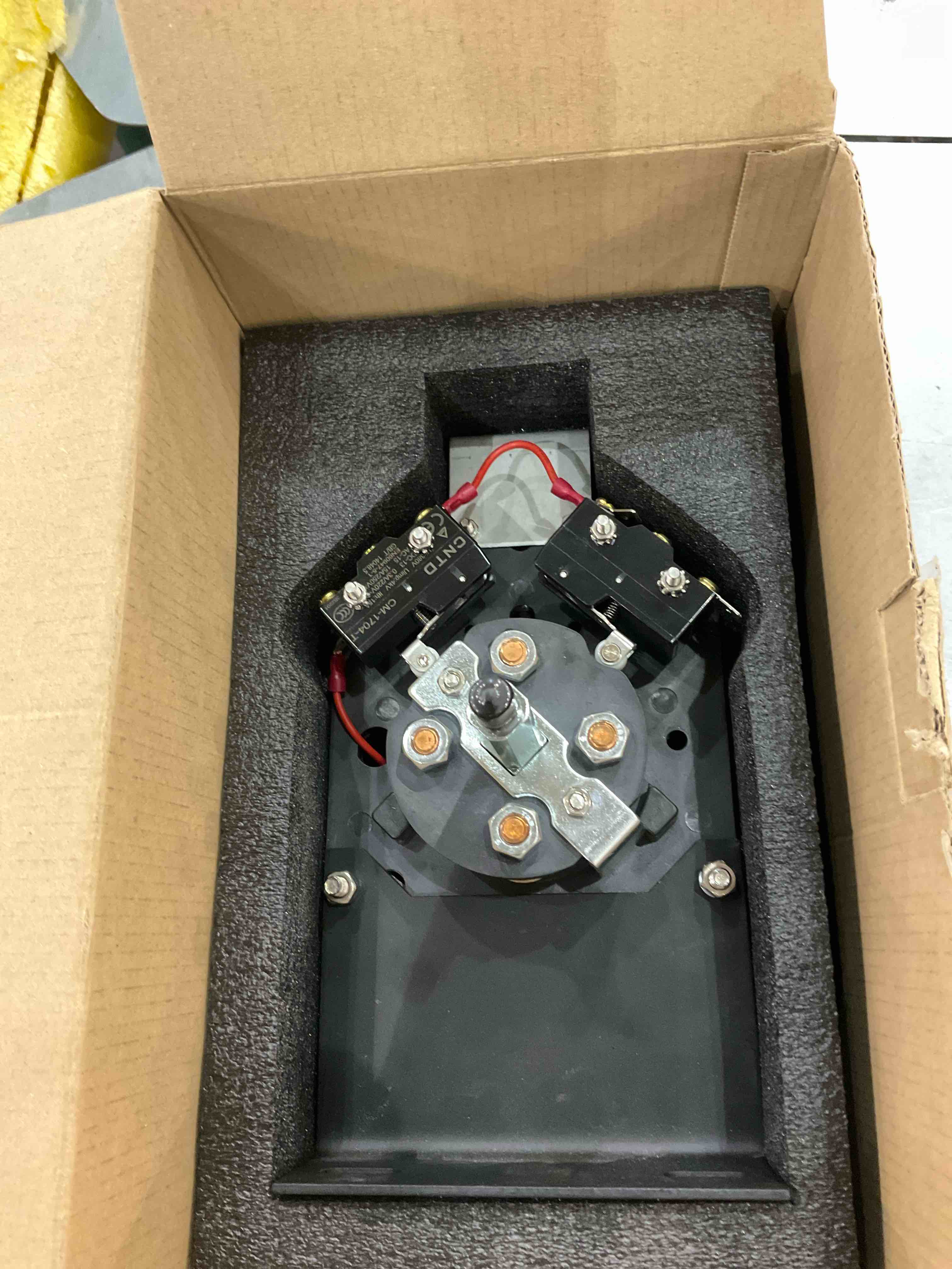 https://s3.amazonaws.com/lotting-images-prod/BargainHunt/EXS01187499_1710850065660.jpeg
