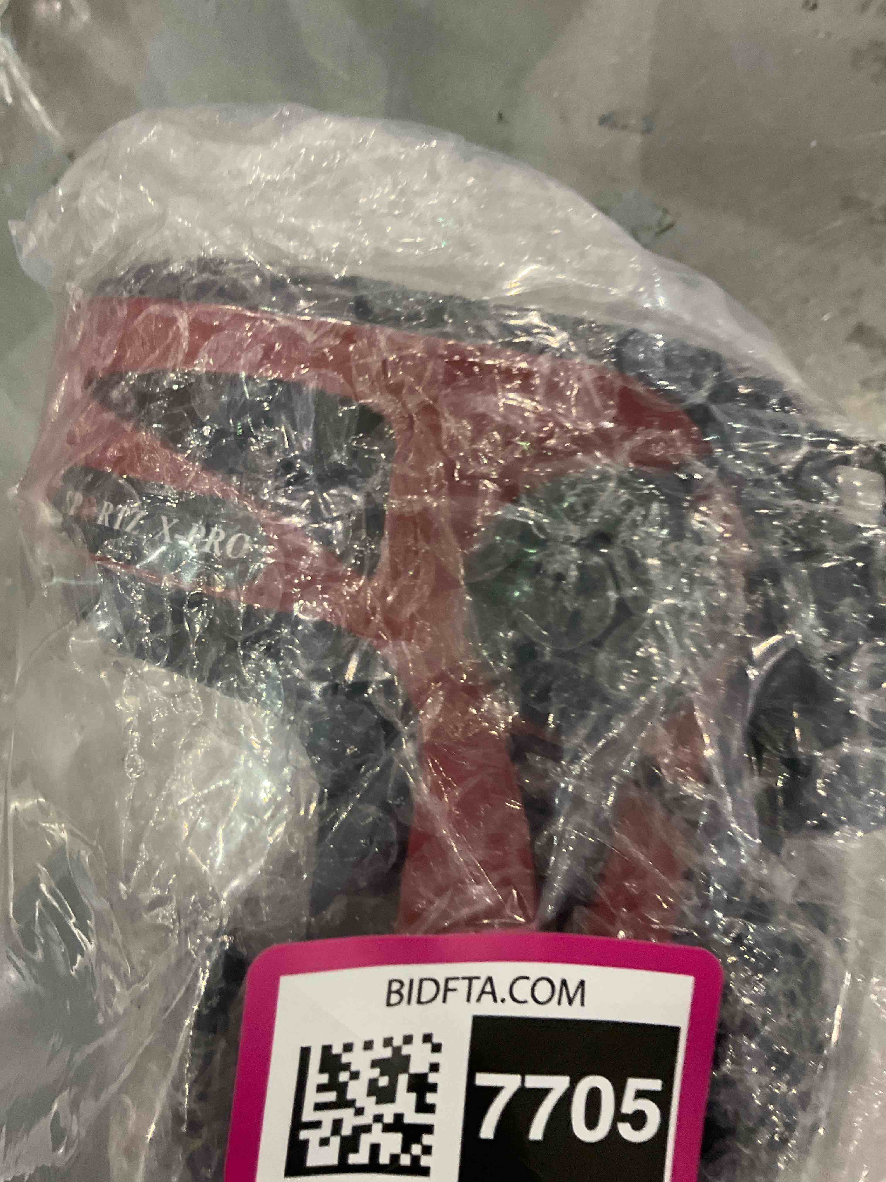 https://s3.amazonaws.com/lotting-images-prod/BargainHunt/EXS01187705_1709753444413.jpeg