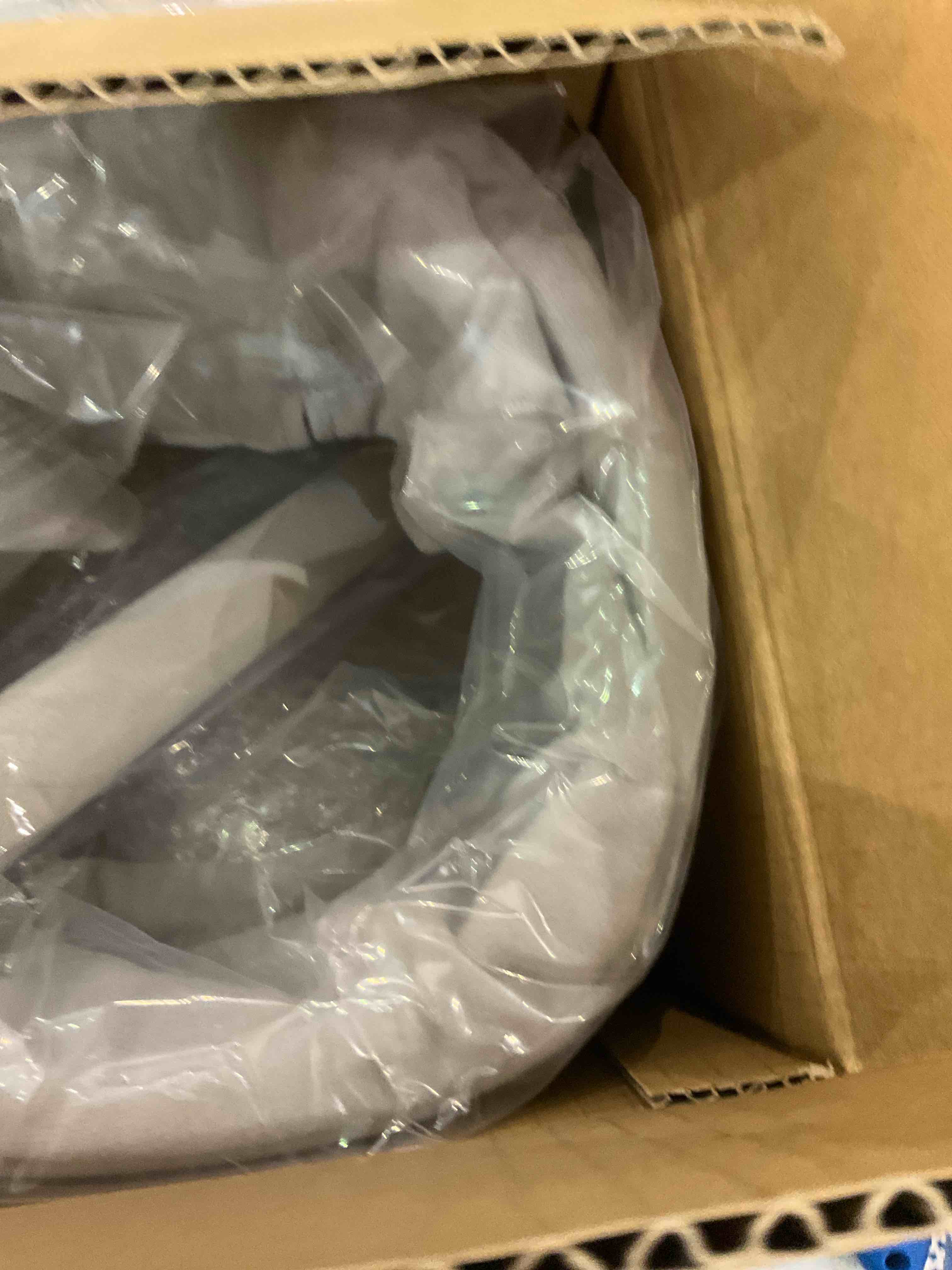 https://s3.amazonaws.com/lotting-images-prod/BargainHunt/EXS01187812_1710160650433.jpeg