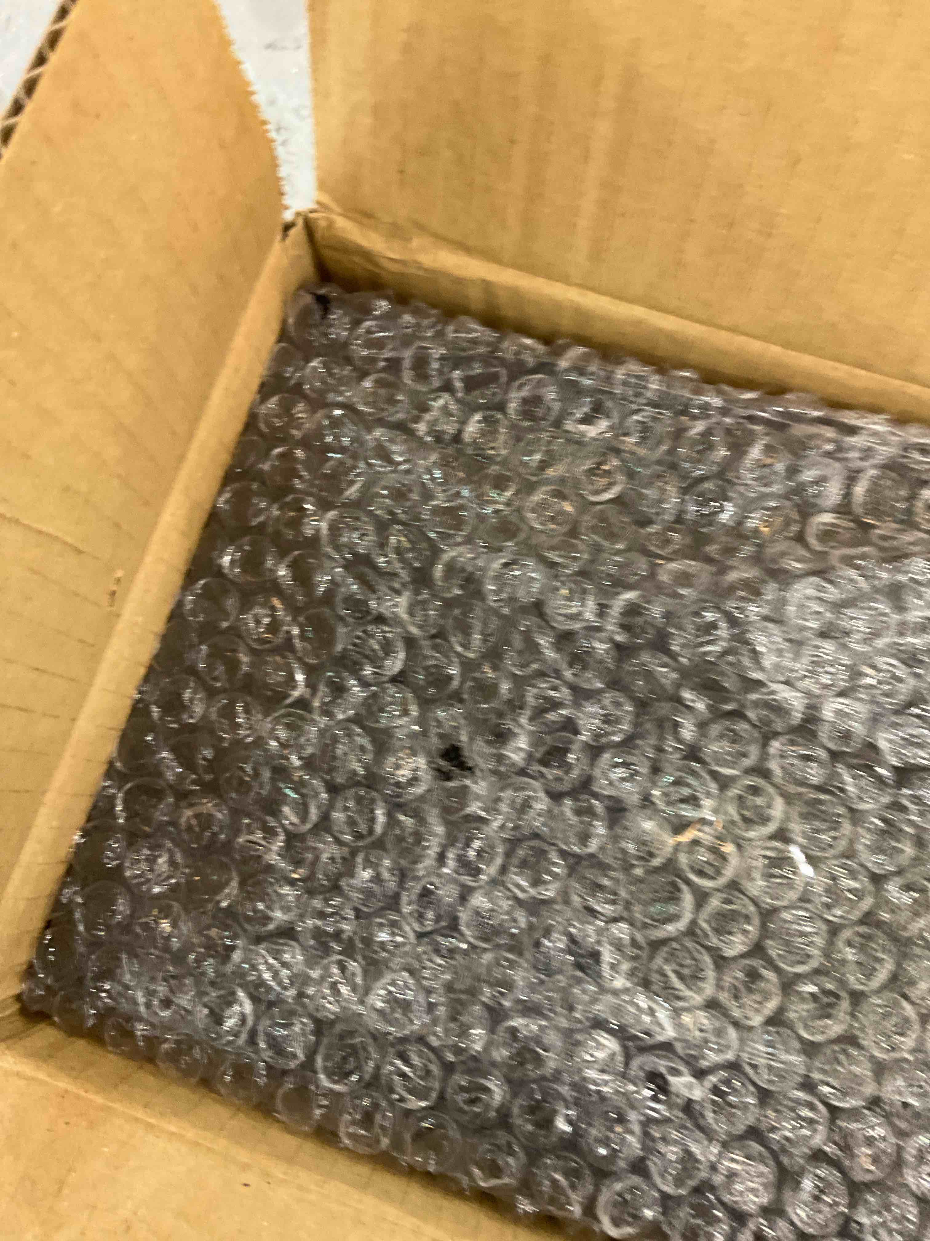 https://s3.amazonaws.com/lotting-images-prod/BargainHunt/EXS01187952_1710261892619.jpeg