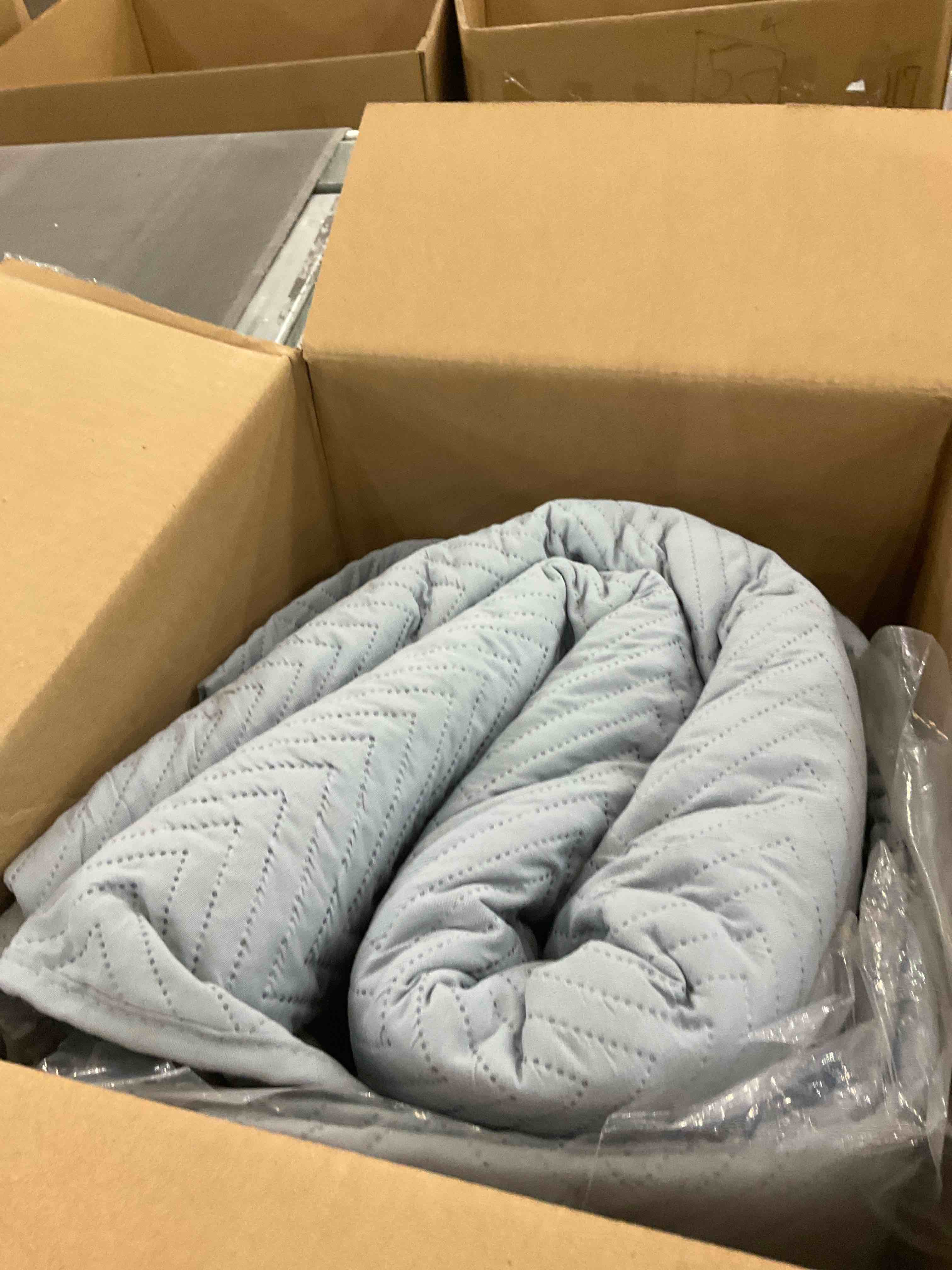 https://s3.amazonaws.com/lotting-images-prod/BargainHunt/EXS01188302_1712324719078.jpeg
