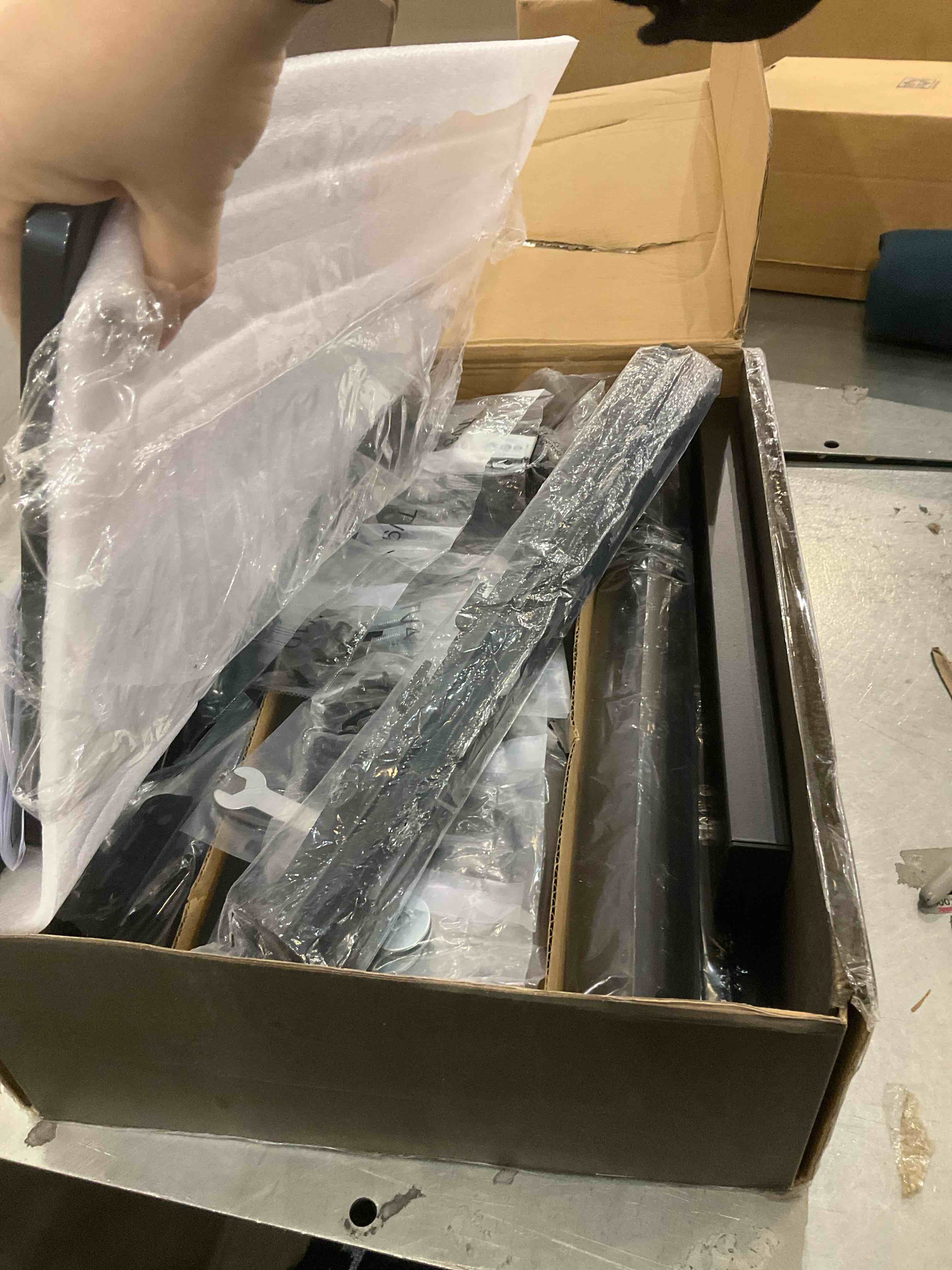 https://s3.amazonaws.com/lotting-images-prod/BargainHunt/EXS01188389_1712338081352.jpeg